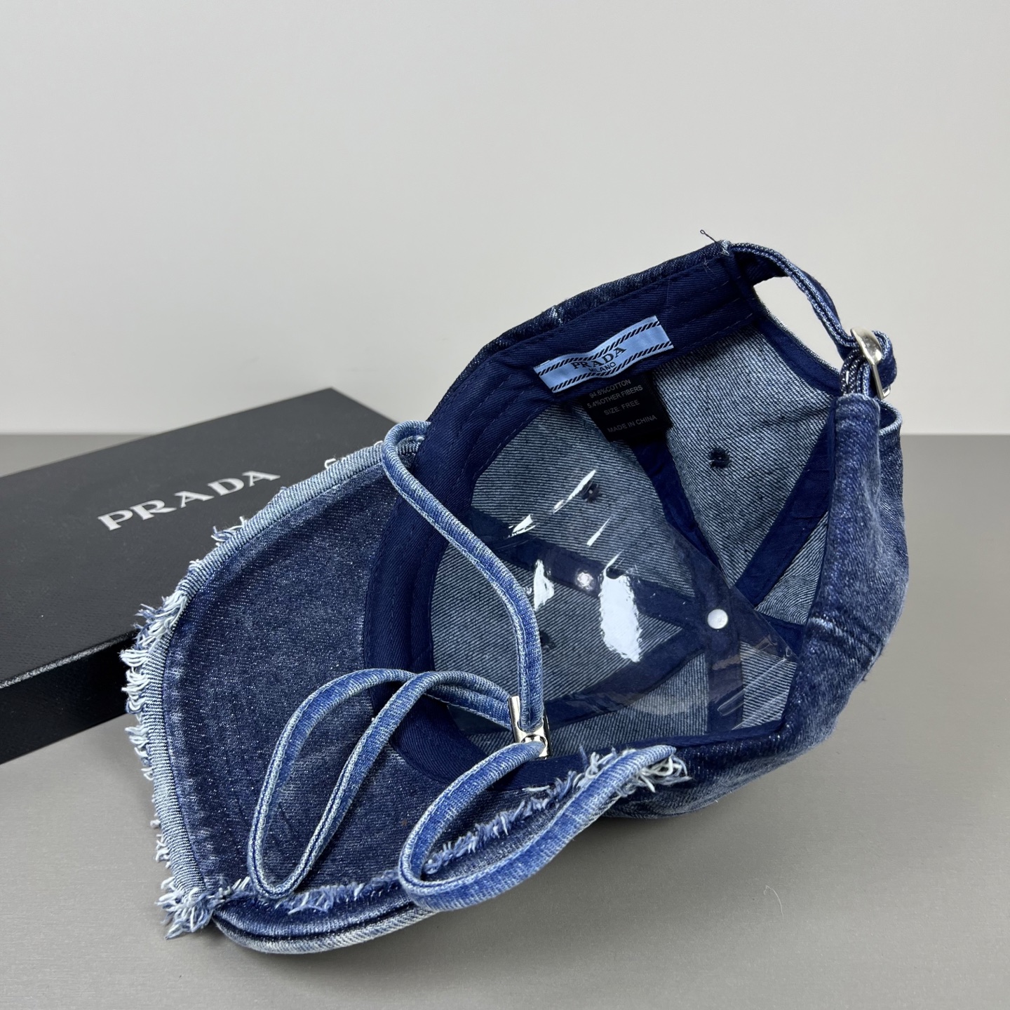 上新ꫛꫀꪝ ❥——❤普拉达 PRADA 新品经典代购版本！1比1品质，时尚潮流，高端做工！非一般的品质，