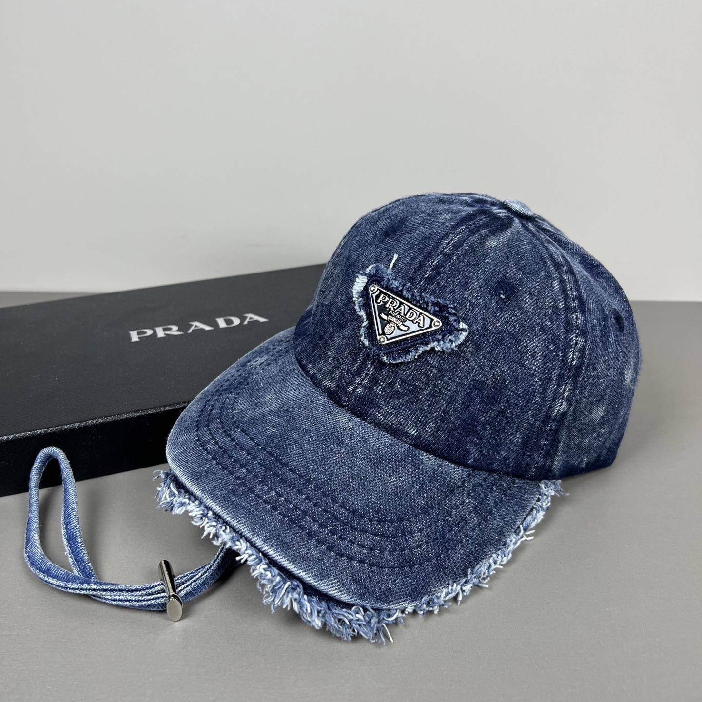 上新ꫛꫀꪝ ❥——❤普拉达 PRADA 新品经典代购版本！1比1品质，时尚潮流，高端做工！非一般的品质，