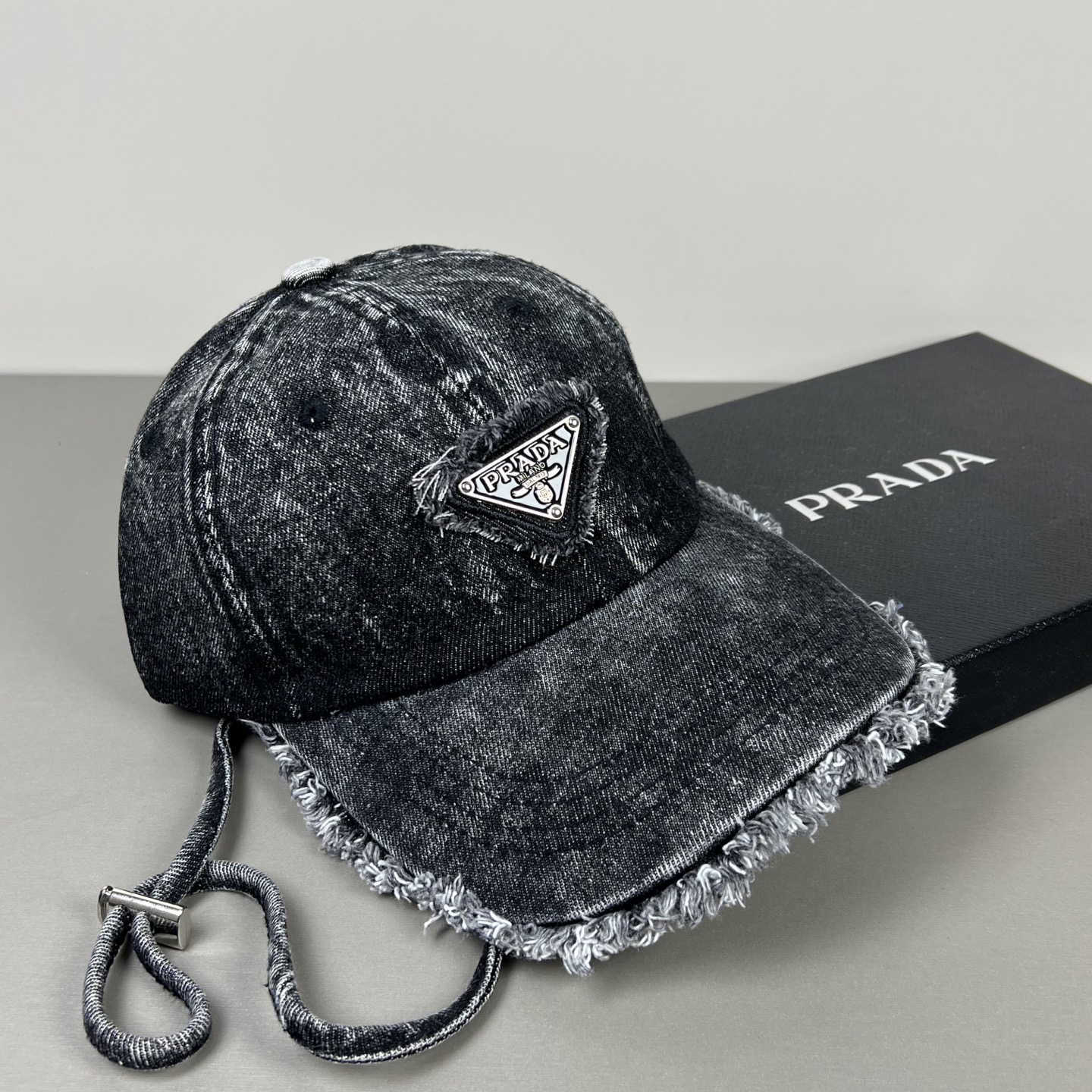上新ꫛꫀꪝ ❥——❤普拉达 PRADA 新品经典代购版本！1比1品质，时尚潮流，高端做工！非一般的品质，