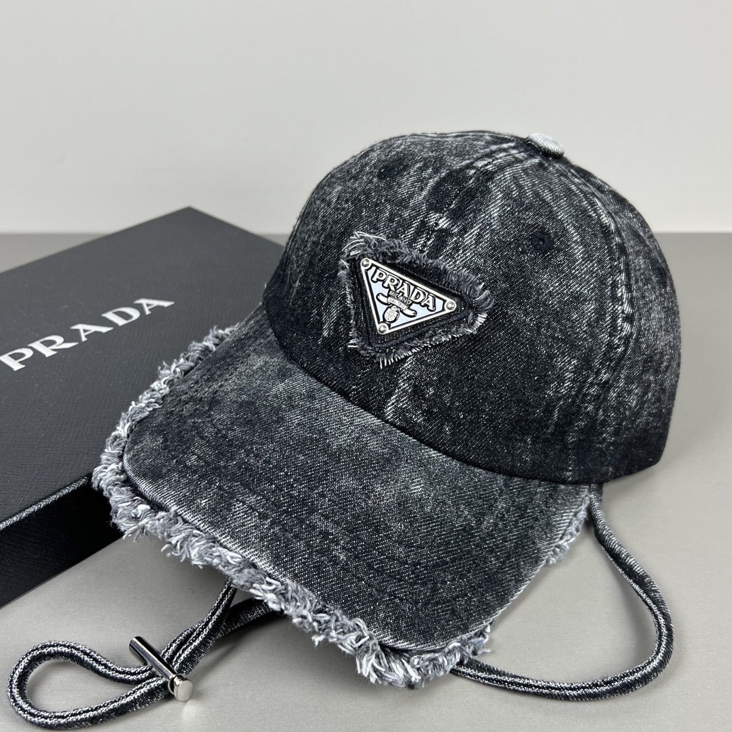 上新ꫛꫀꪝ ❥——❤普拉达 PRADA 新品经典代购版本！1比1品质，时尚潮流，高端做工！非一般的品质，