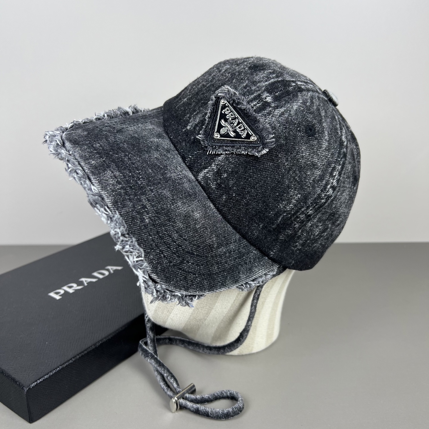 上新ꫛꫀꪝ ❥——❤普拉达 PRADA 新品经典代购版本！1比1品质，时尚潮流，高端做工！非一般的品质，