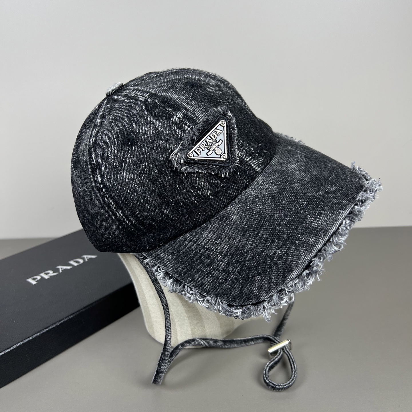 上新ꫛꫀꪝ ❥——❤普拉达 PRADA 新品经典代购版本！1比1品质，时尚潮流，高端做工！非一般的品质，