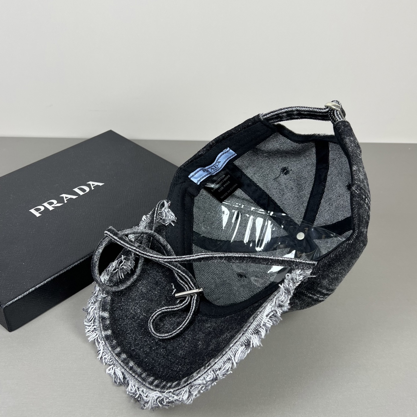 上新ꫛꫀꪝ ❥——❤普拉达 PRADA 新品经典代购版本！1比1品质，时尚潮流，高端做工！非一般的品质，