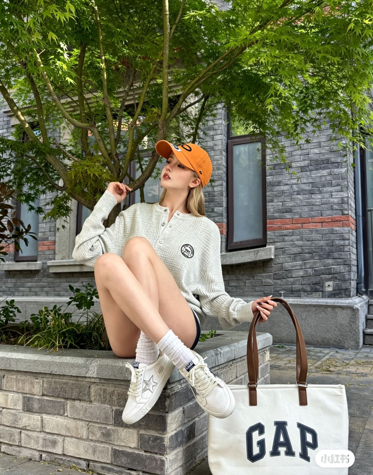 欧克利（OAKLEY）主要经营运动时尚产品，推出全新个性定制系列，帮助佩戴者打造更具个人标签的运动和休闲