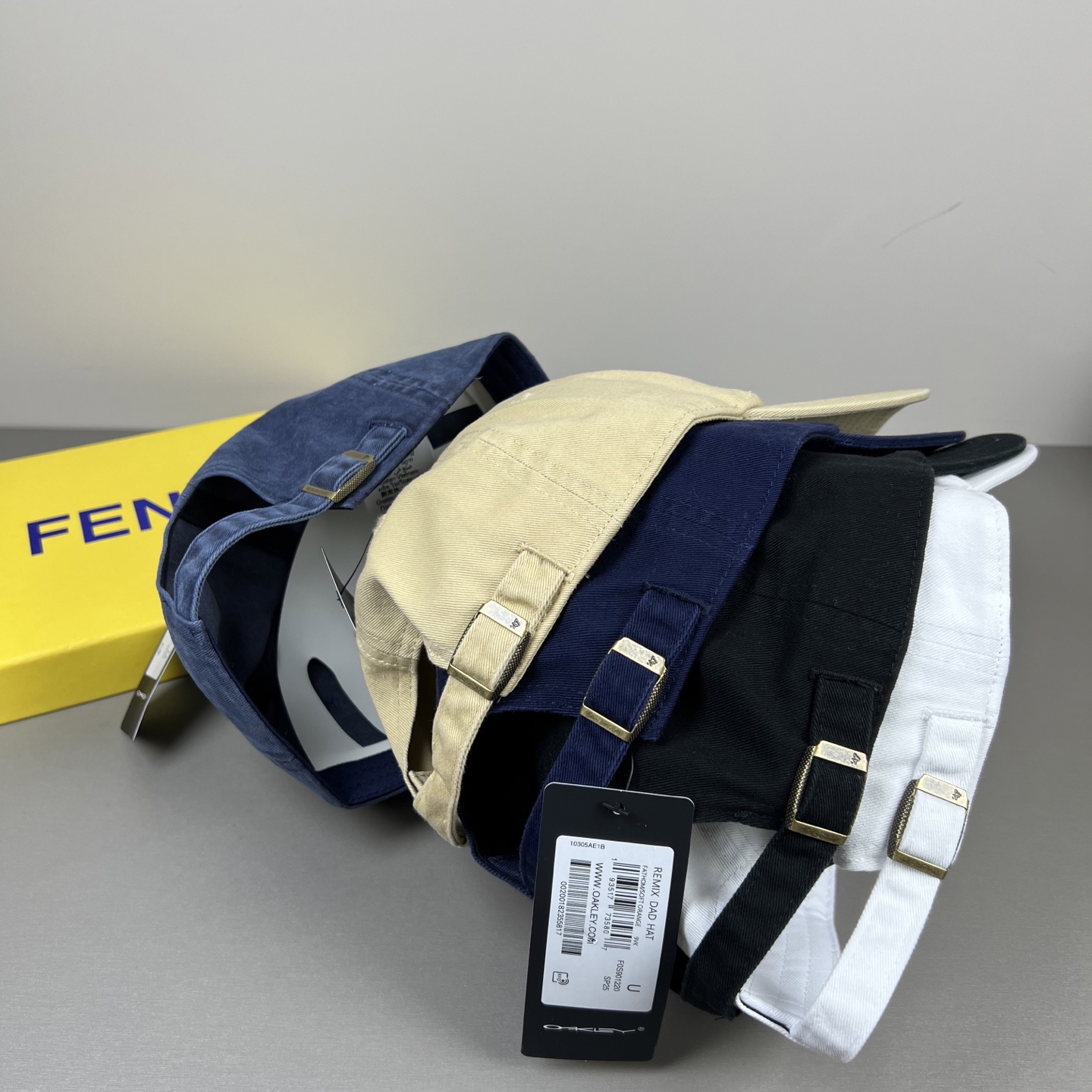 欧克利（OAKLEY）主要经营运动时尚产品，推出全新个性定制系列，帮助佩戴者打造更具个人标签的运动和休闲