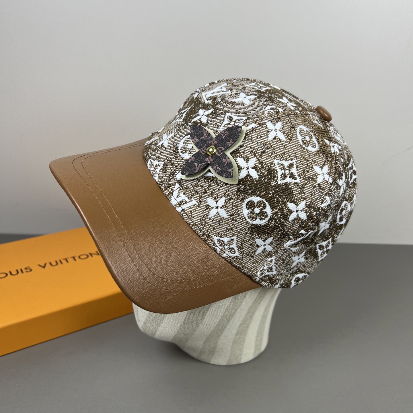 P路易威登棒球帽 LouisVuitton😍新款LV棒球帽，重工打造♥️高端大气，百搭款🤗男女通用！