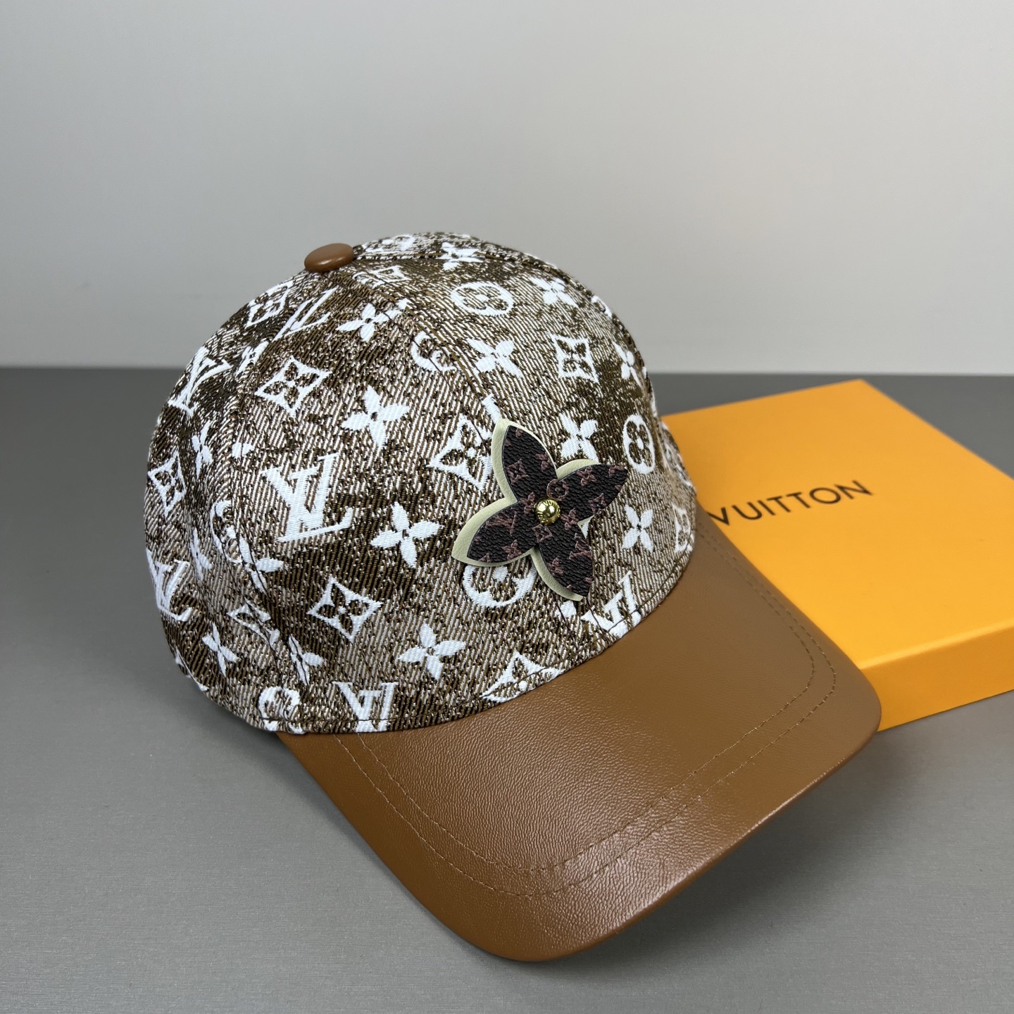 P路易威登棒球帽 LouisVuitton😍新款LV棒球帽，重工打造♥️高端大气，百搭款🤗男女通用！