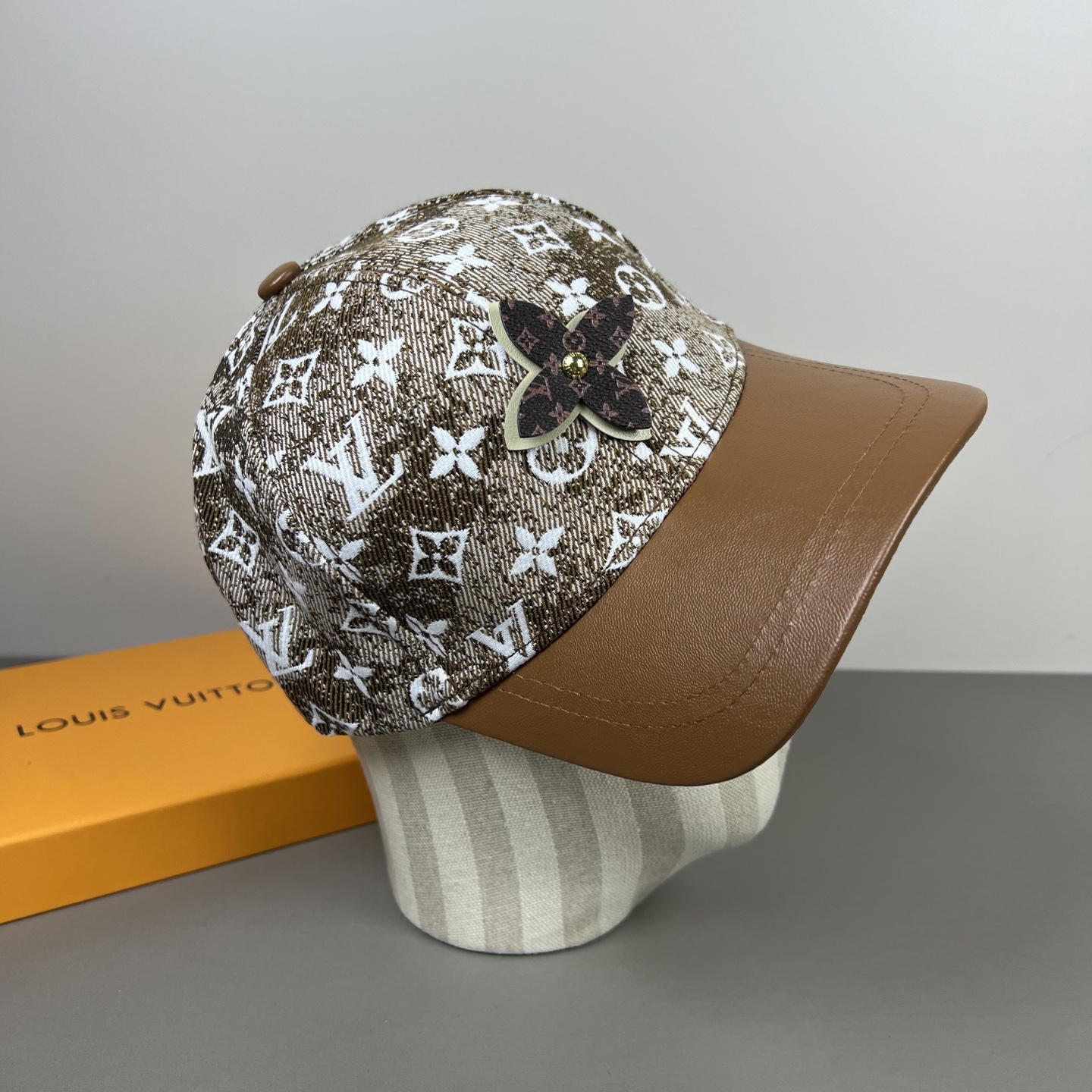 P路易威登棒球帽 LouisVuitton😍新款LV棒球帽，重工打造♥️高端大气，百搭款🤗男女通用！