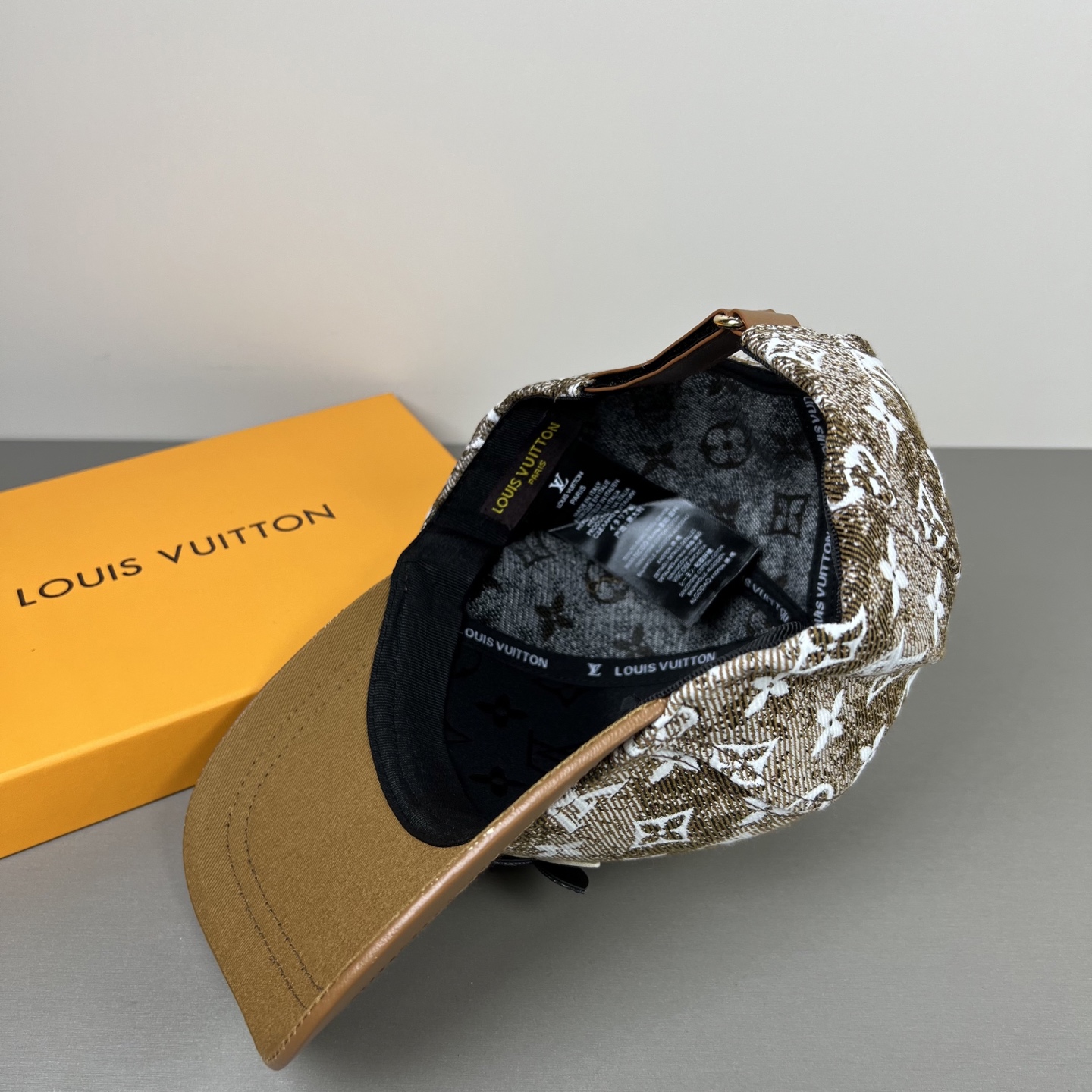 P路易威登棒球帽 LouisVuitton😍新款LV棒球帽，重工打造♥️高端大气，百搭款🤗男女通用！