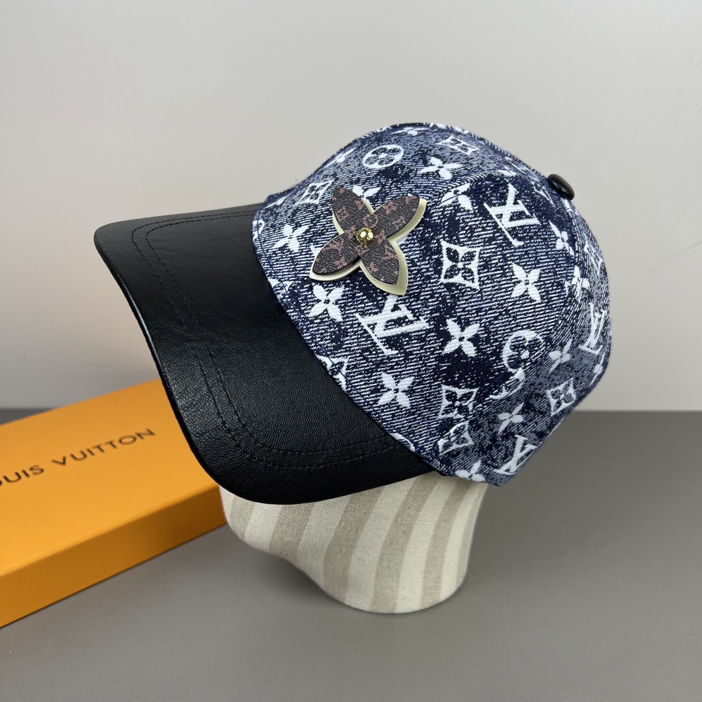 P路易威登棒球帽 LouisVuitton😍新款LV棒球帽，重工打造♥️高端大气，百搭款🤗男女通用！