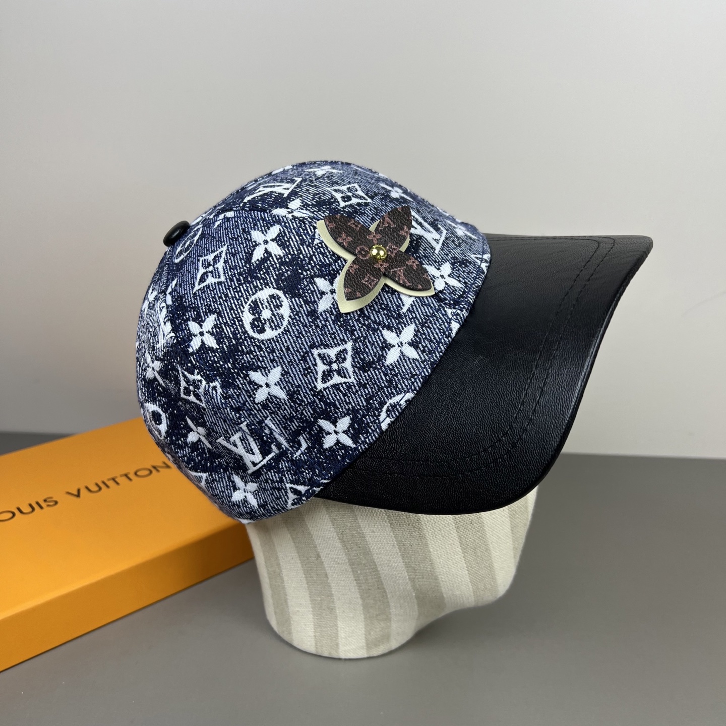 P路易威登棒球帽 LouisVuitton😍新款LV棒球帽，重工打造♥️高端大气，百搭款🤗男女通用！
