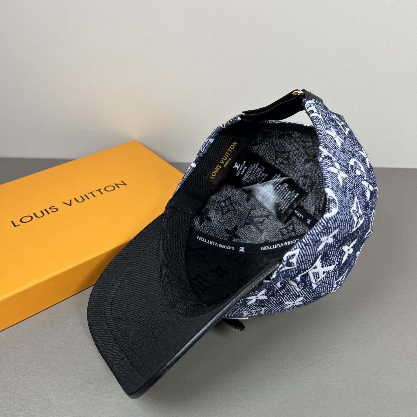 P路易威登棒球帽 LouisVuitton😍新款LV棒球帽，重工打造♥️高端大气，百搭款🤗男女通用！