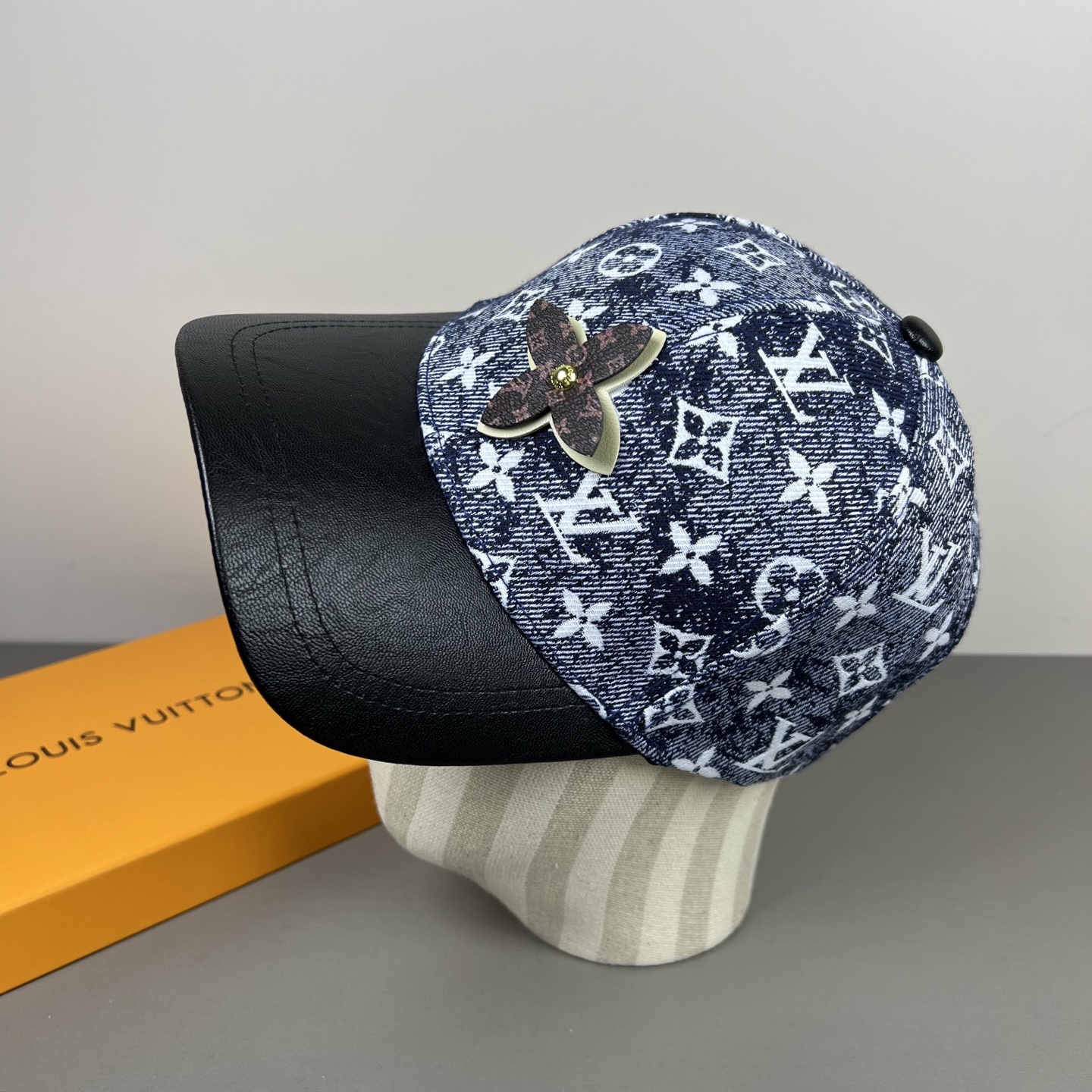 P路易威登棒球帽 LouisVuitton😍新款LV棒球帽，重工打造♥️高端大气，百搭款🤗男女通用！