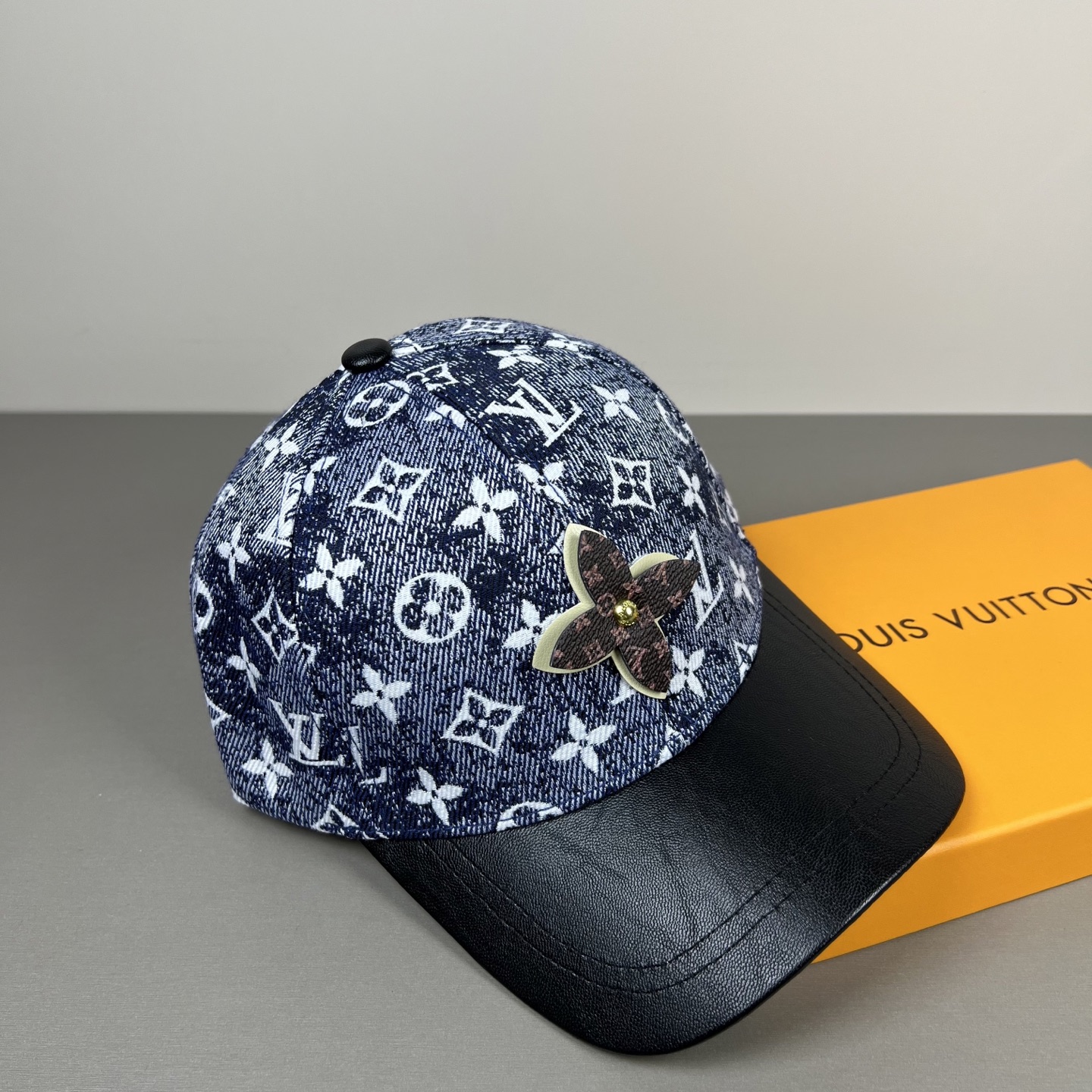 P路易威登棒球帽 LouisVuitton😍新款LV棒球帽，重工打造♥️高端大气，百搭款🤗男女通用！
