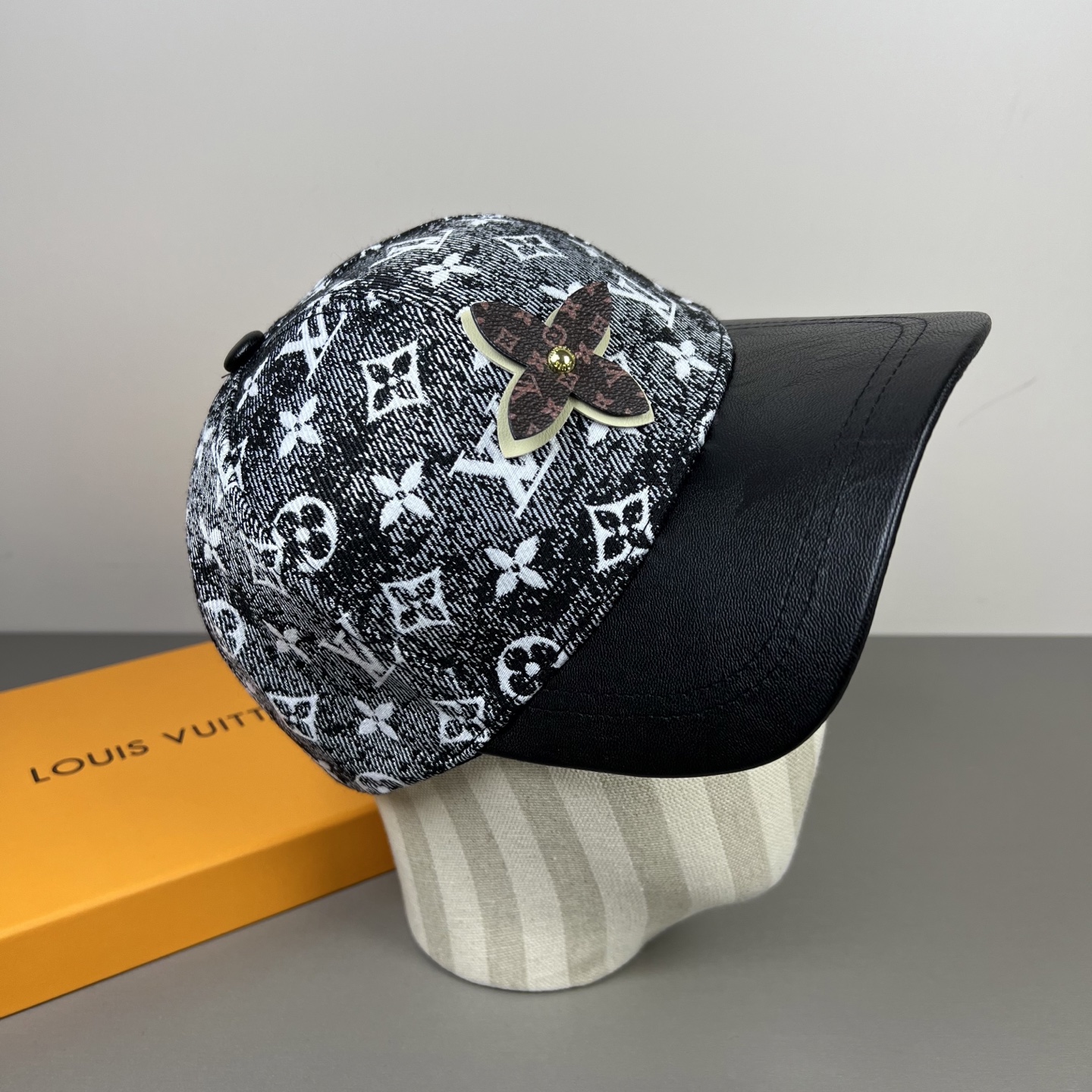 P路易威登棒球帽 LouisVuitton😍新款LV棒球帽，重工打造♥️高端大气，百搭款🤗男女通用！