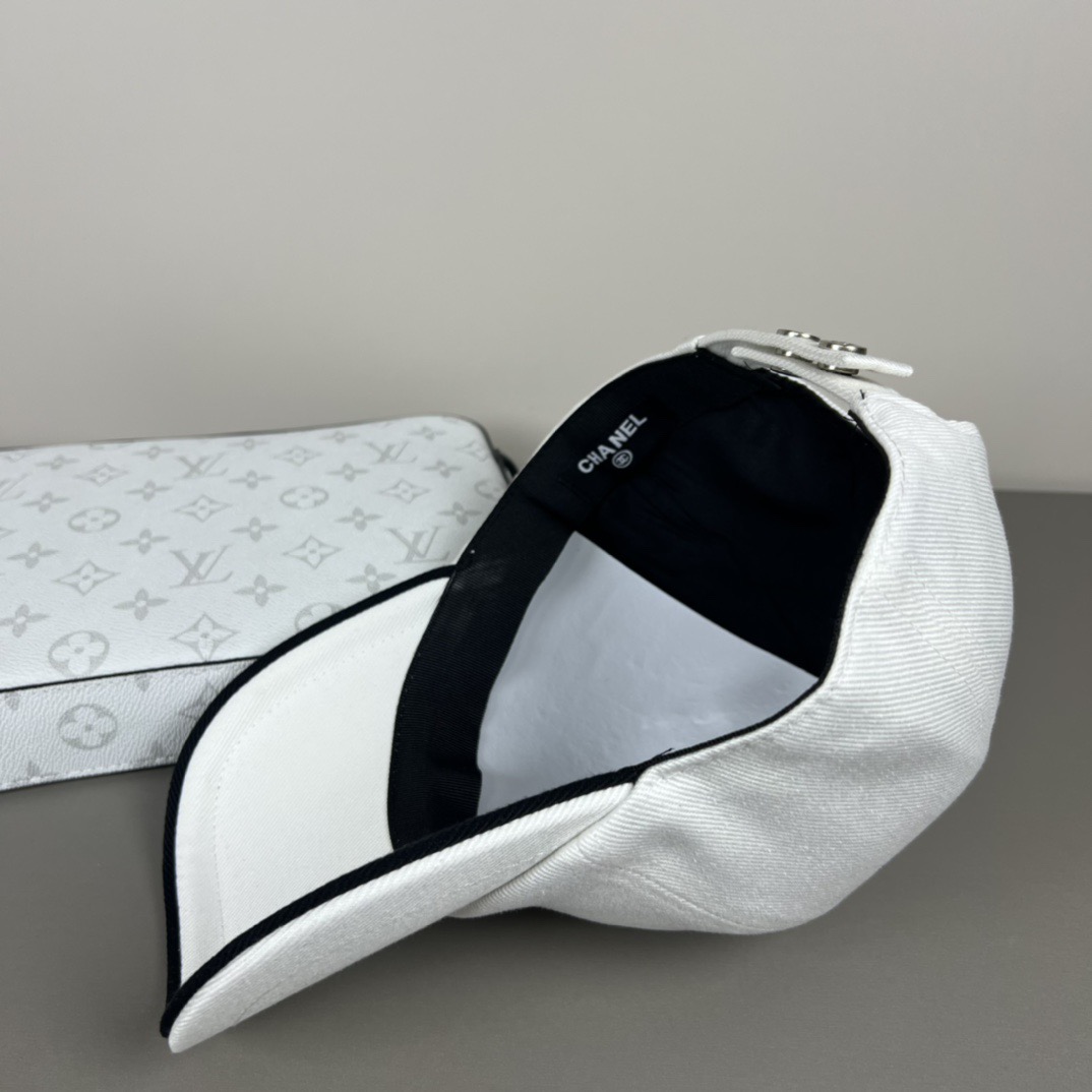 P香奈儿官网发布，CHANEL 小香爆款小红书新品发布，太🉑️了，高弹面料 经典色系，男女同款哦