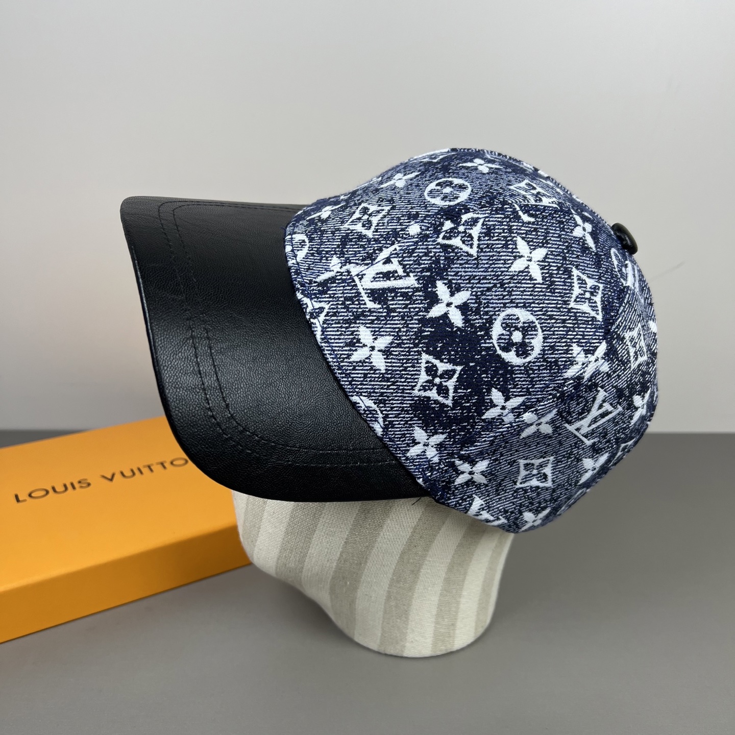 P路易威登棒球帽 LouisVuitton😍新款LV棒球帽，重工打造♥️高端大气，百搭款🤗男女通用！