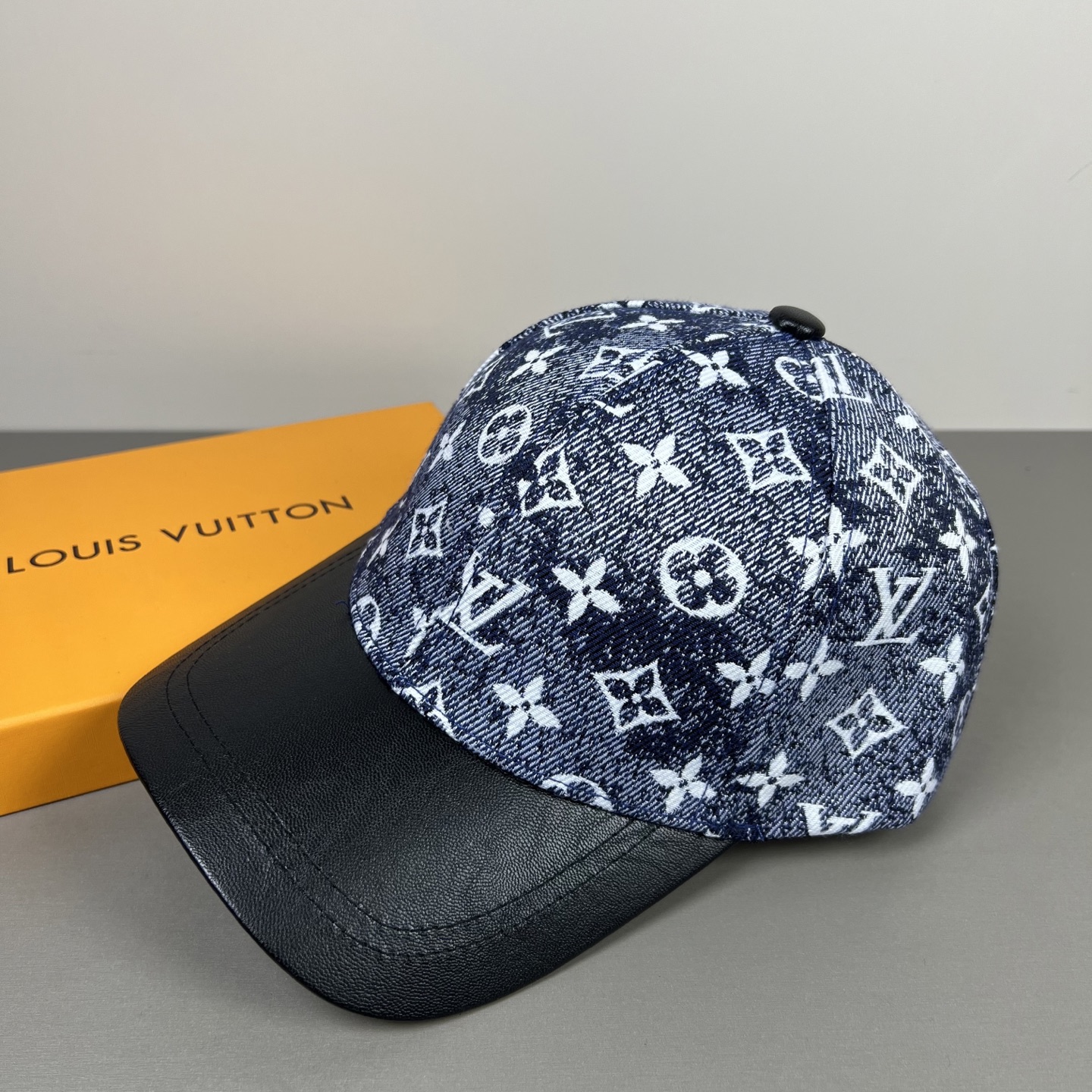 P路易威登棒球帽 LouisVuitton😍新款LV棒球帽，重工打造♥️高端大气，百搭款🤗男女通用！