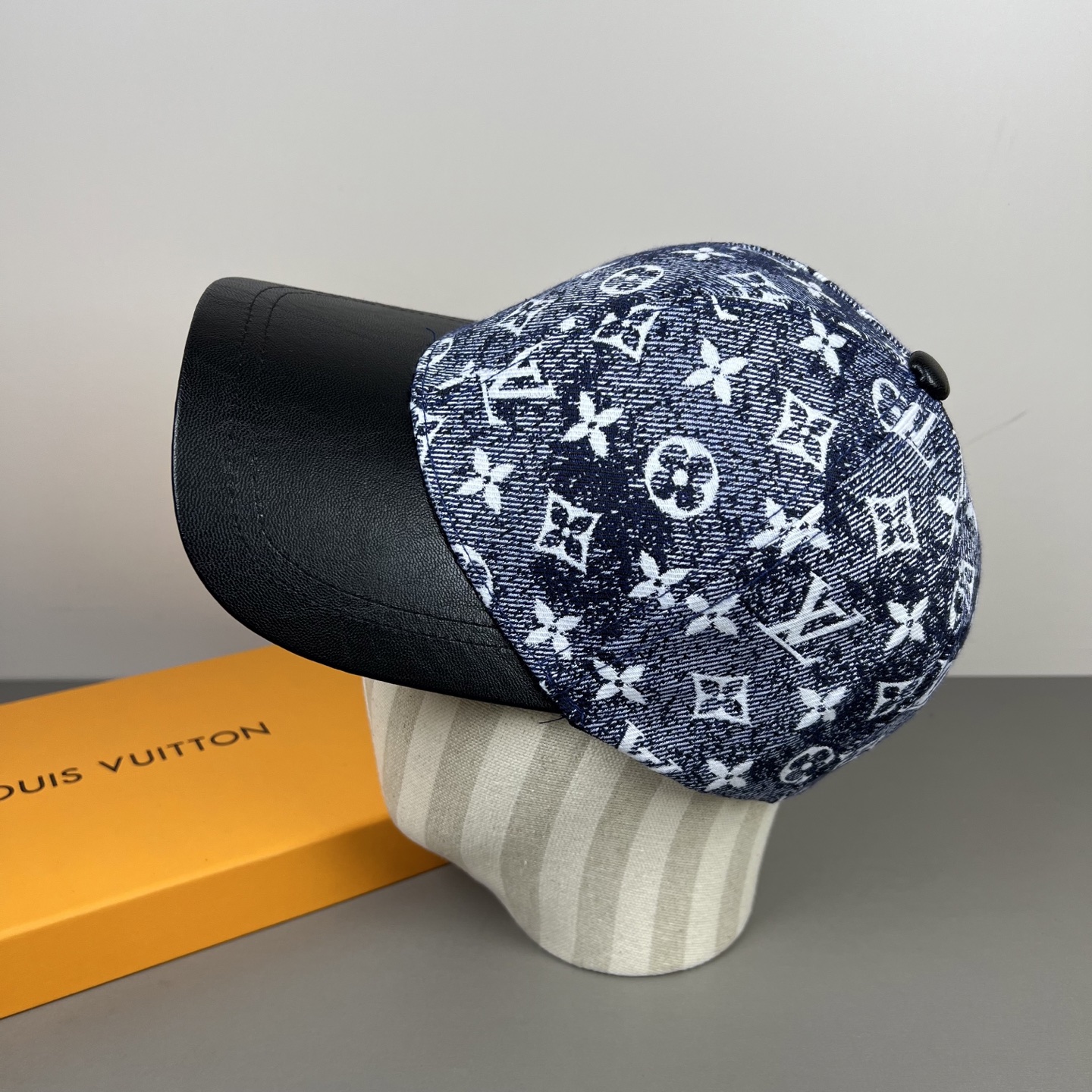 P路易威登棒球帽 LouisVuitton😍新款LV棒球帽，重工打造♥️高端大气，百搭款🤗男女通用！