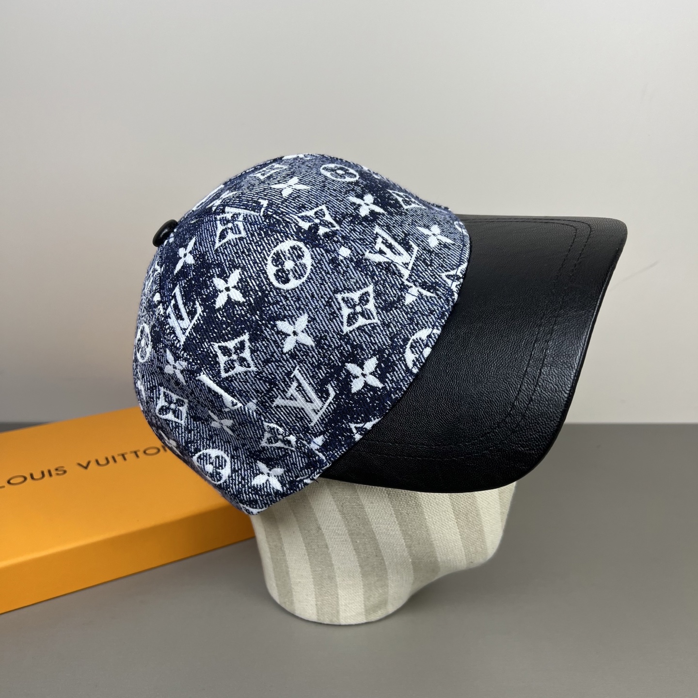 P路易威登棒球帽 LouisVuitton😍新款LV棒球帽，重工打造♥️高端大气，百搭款🤗男女通用！