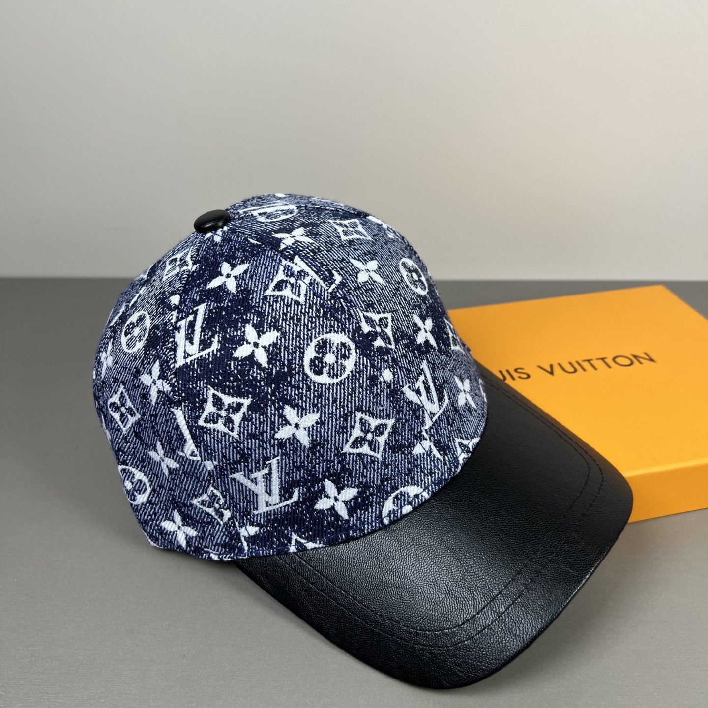 P路易威登棒球帽 LouisVuitton😍新款LV棒球帽，重工打造♥️高端大气，百搭款🤗男女通用！