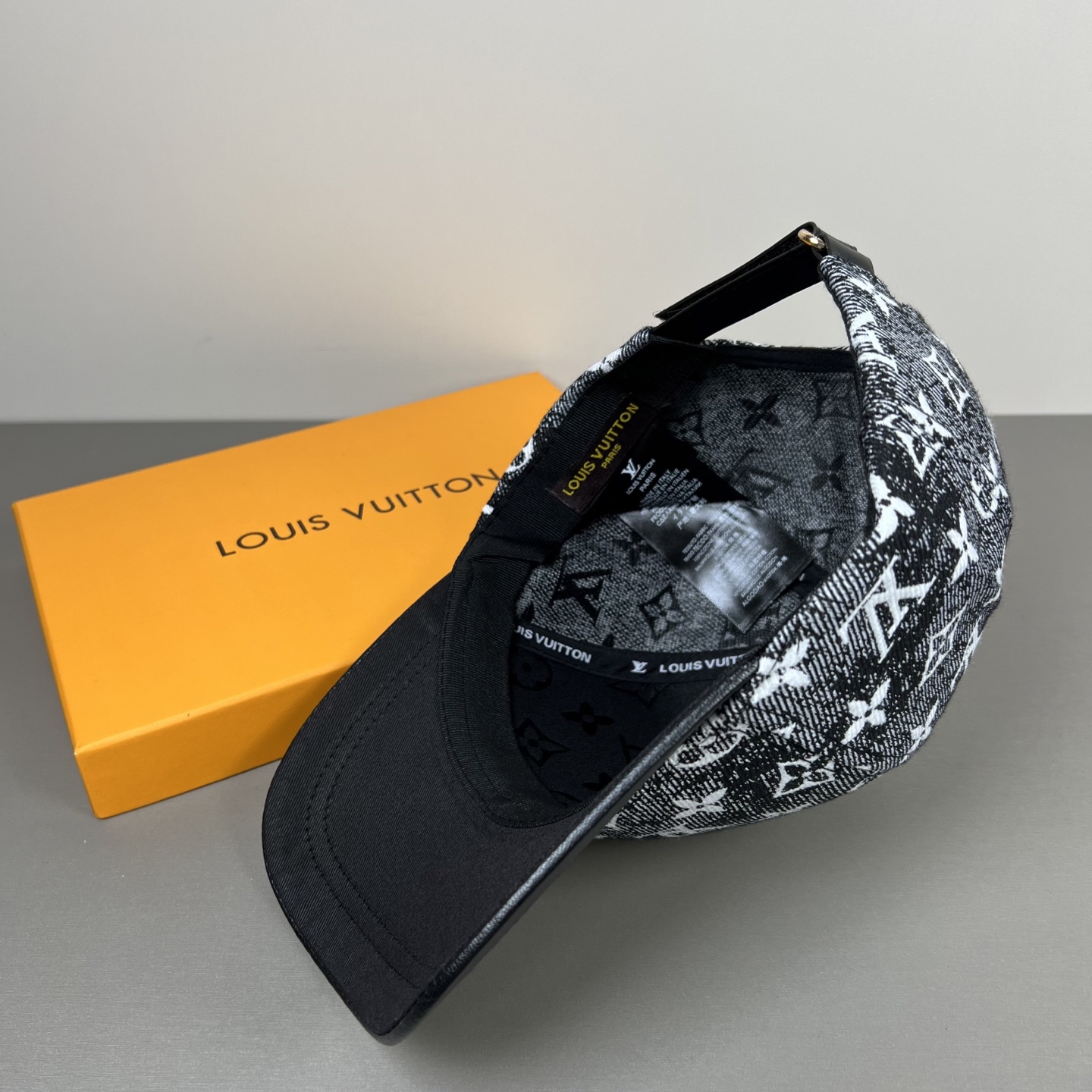 P路易威登棒球帽 LouisVuitton😍新款LV棒球帽，重工打造♥️高端大气，百搭款🤗男女通用！