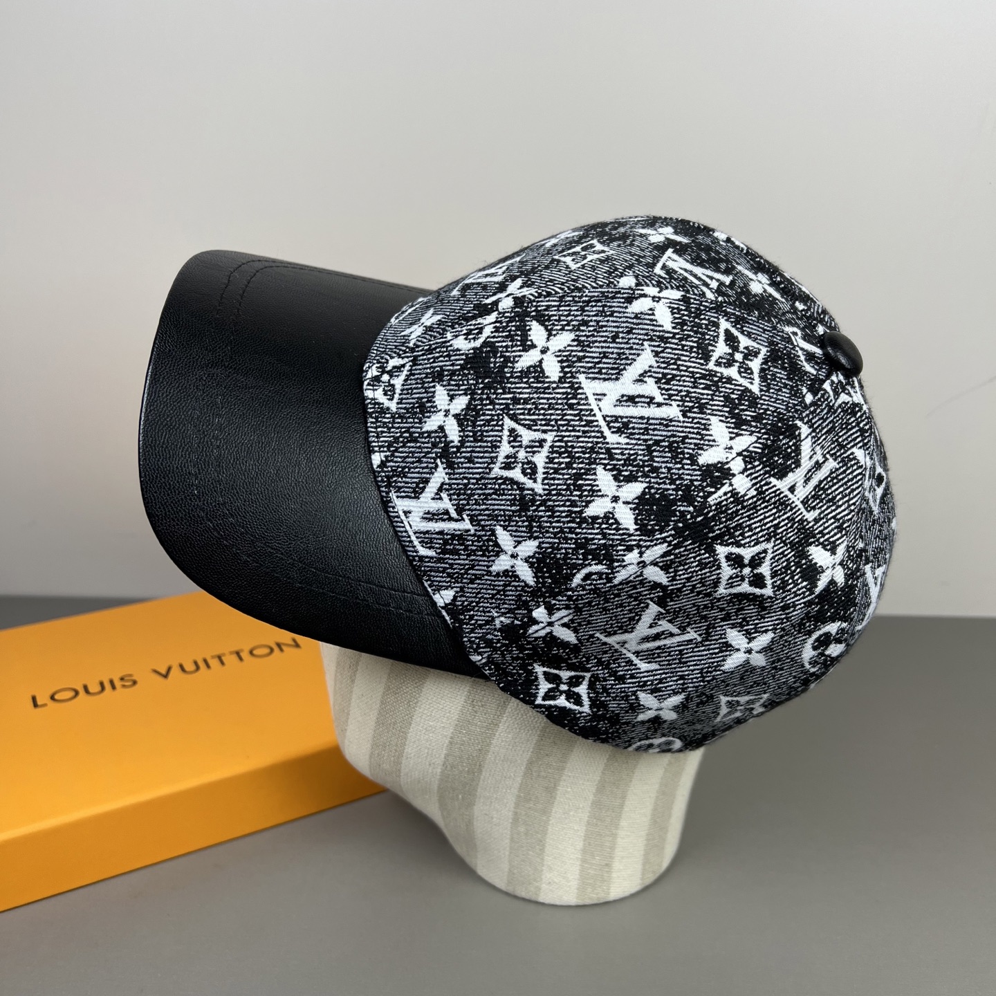 P路易威登棒球帽 LouisVuitton😍新款LV棒球帽，重工打造♥️高端大气，百搭款🤗男女通用！