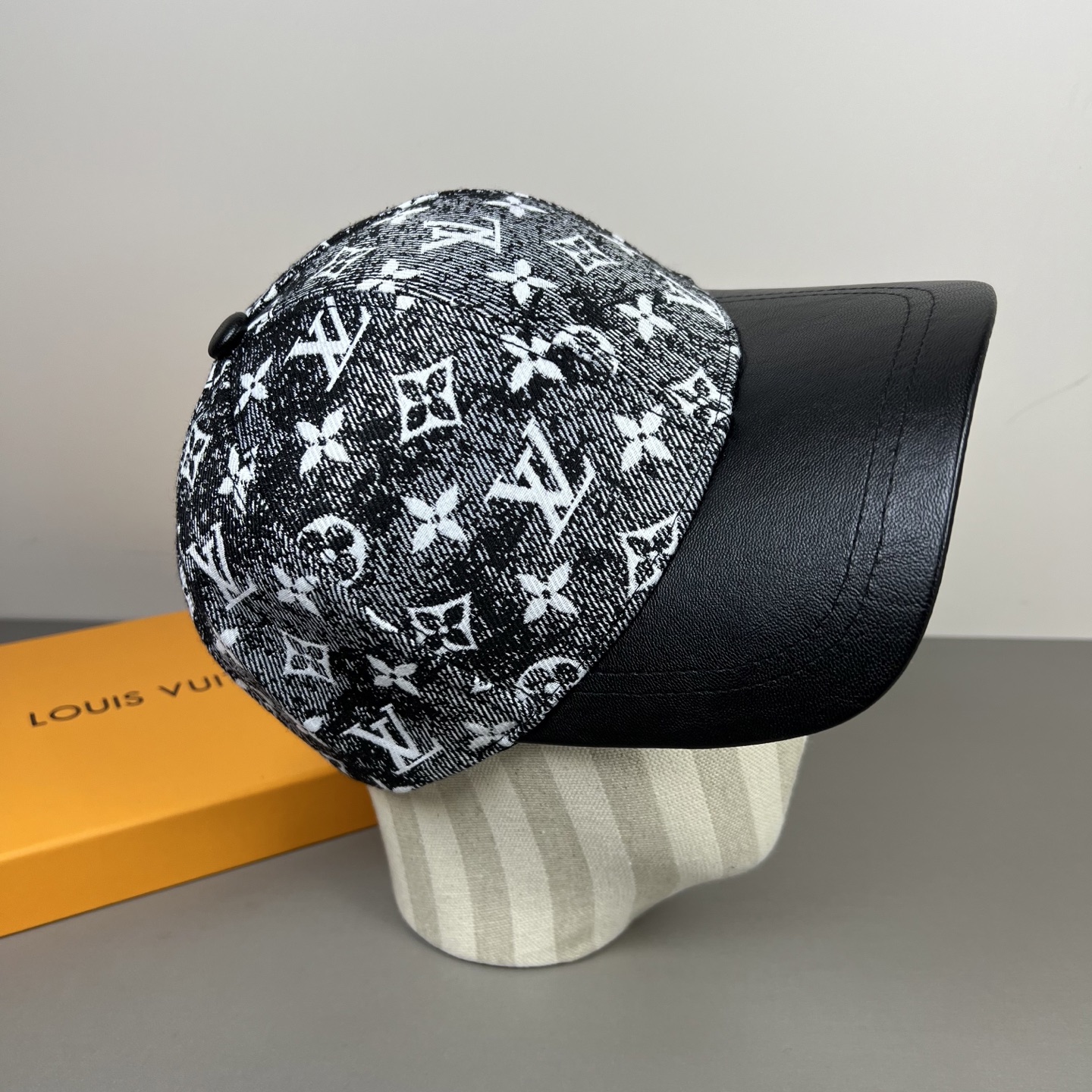 P路易威登棒球帽 LouisVuitton😍新款LV棒球帽，重工打造♥️高端大气，百搭款🤗男女通用！