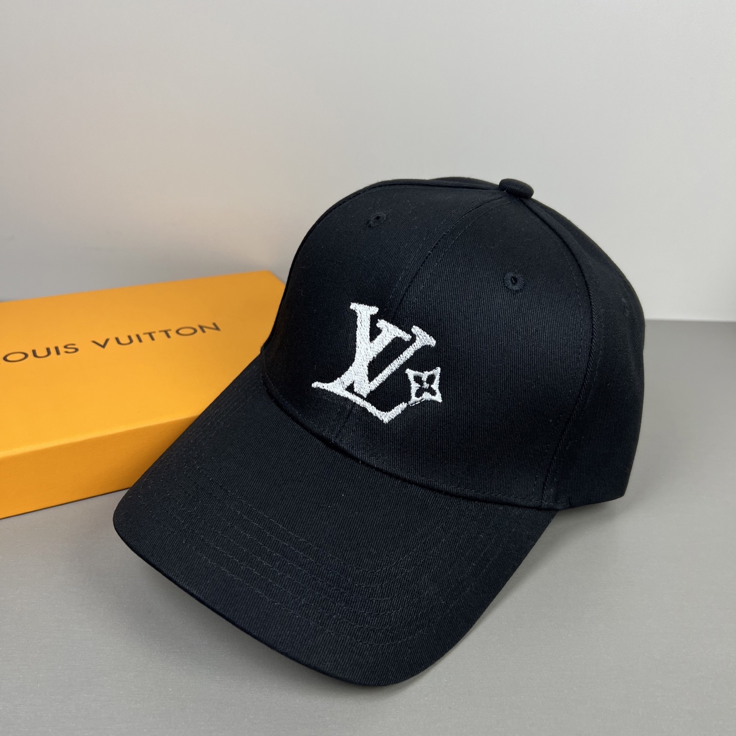 P🧢路易威登lv棒球帽 LouisVuitton😍新款重工打造♥️高端大气，百搭款🤗男女通用！