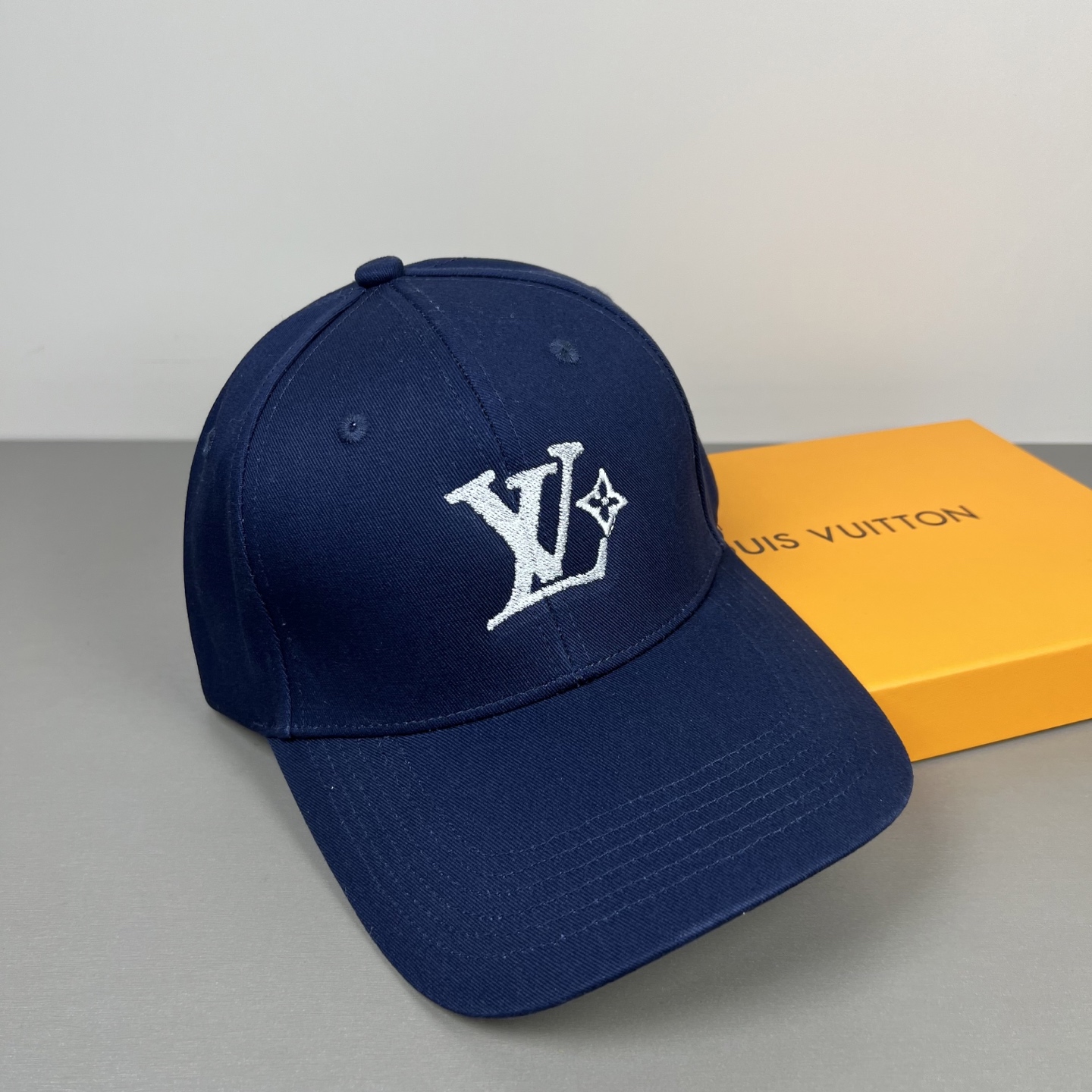 P🧢路易威登lv棒球帽 LouisVuitton😍新款重工打造♥️高端大气，百搭款🤗男女通用！