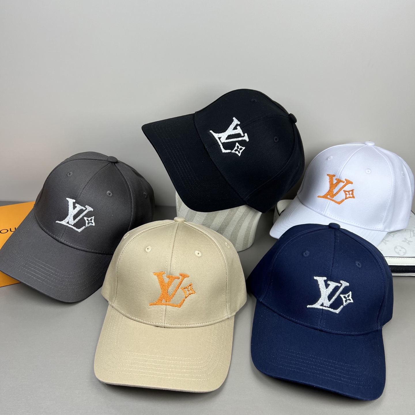 P🧢路易威登lv棒球帽 LouisVuitton😍新款重工打造♥️高端大气，百搭款🤗男女通用！