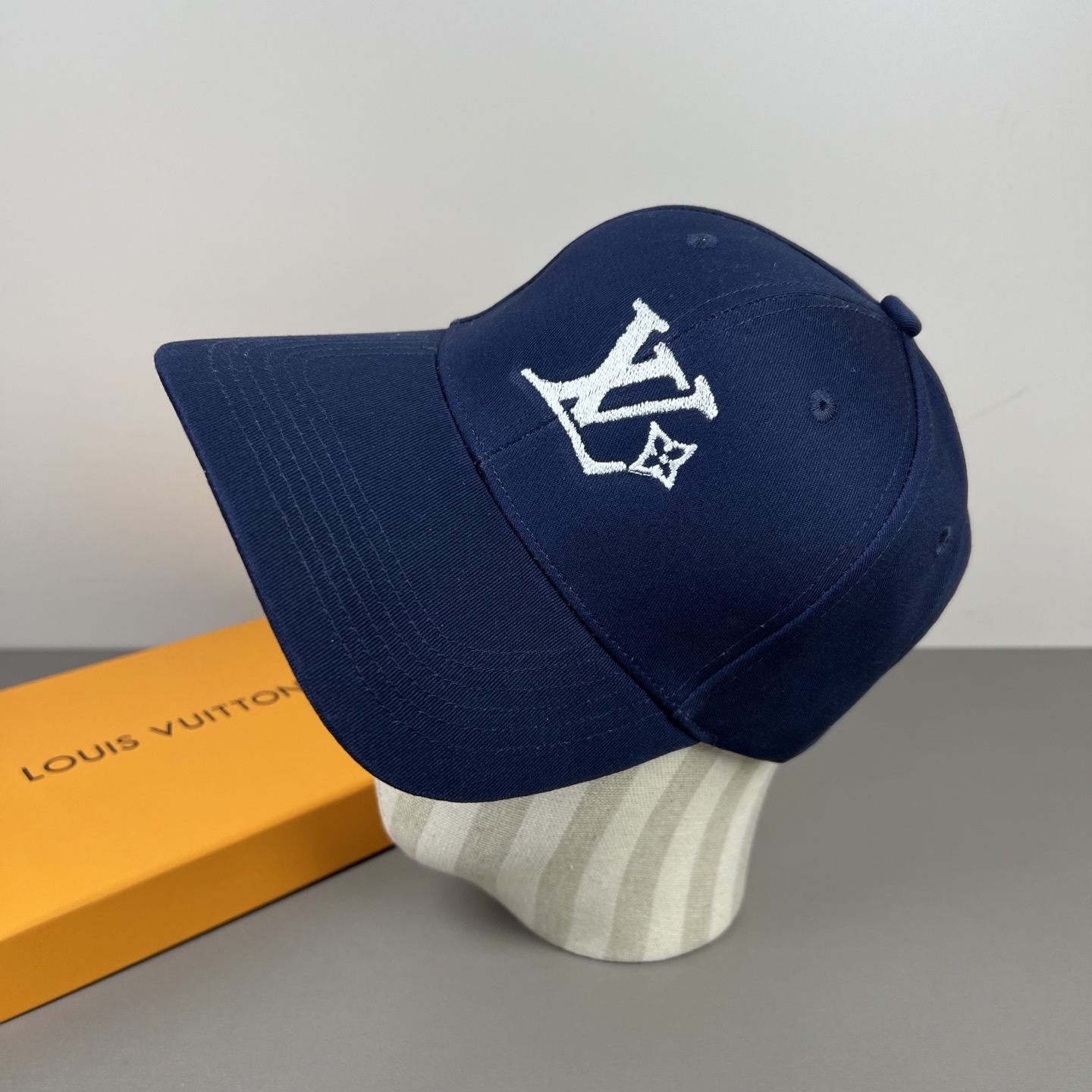 P🧢路易威登lv棒球帽 LouisVuitton😍新款重工打造♥️高端大气，百搭款🤗男女通用！