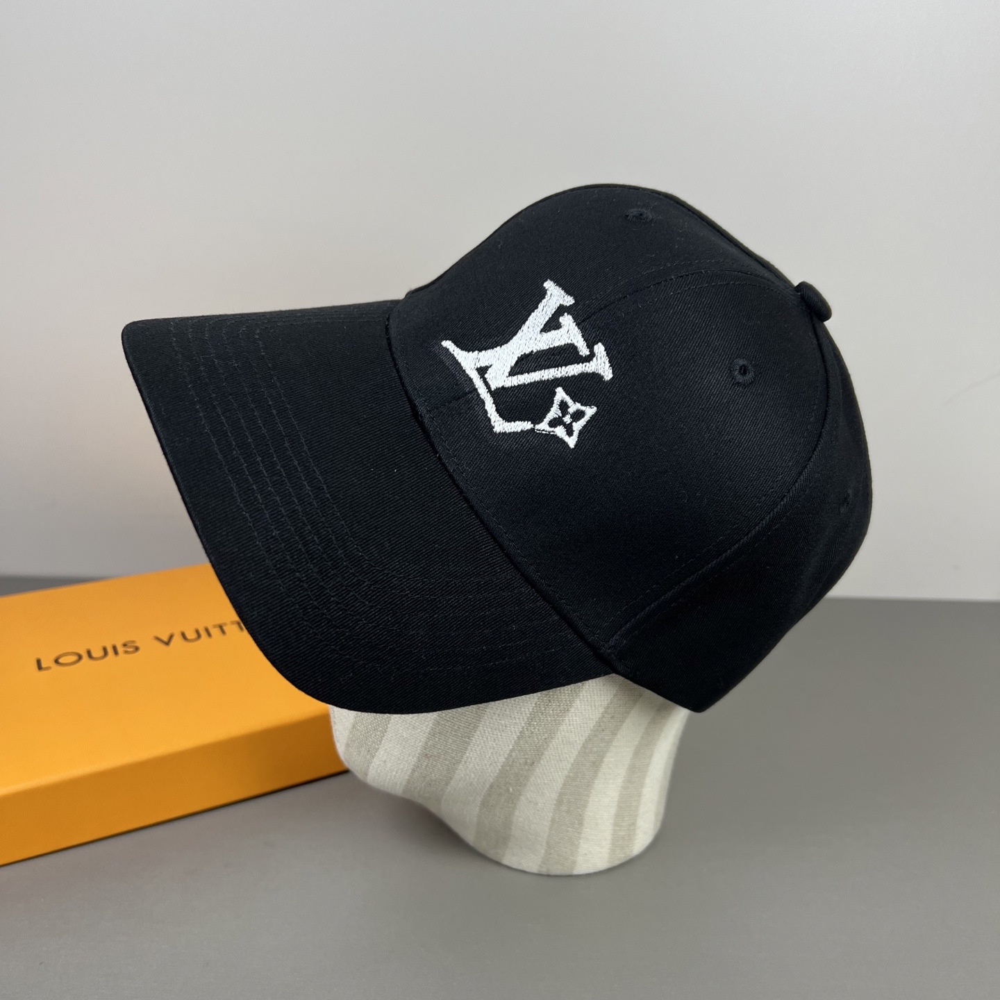 P🧢路易威登lv棒球帽 LouisVuitton😍新款重工打造♥️高端大气，百搭款🤗男女通用！