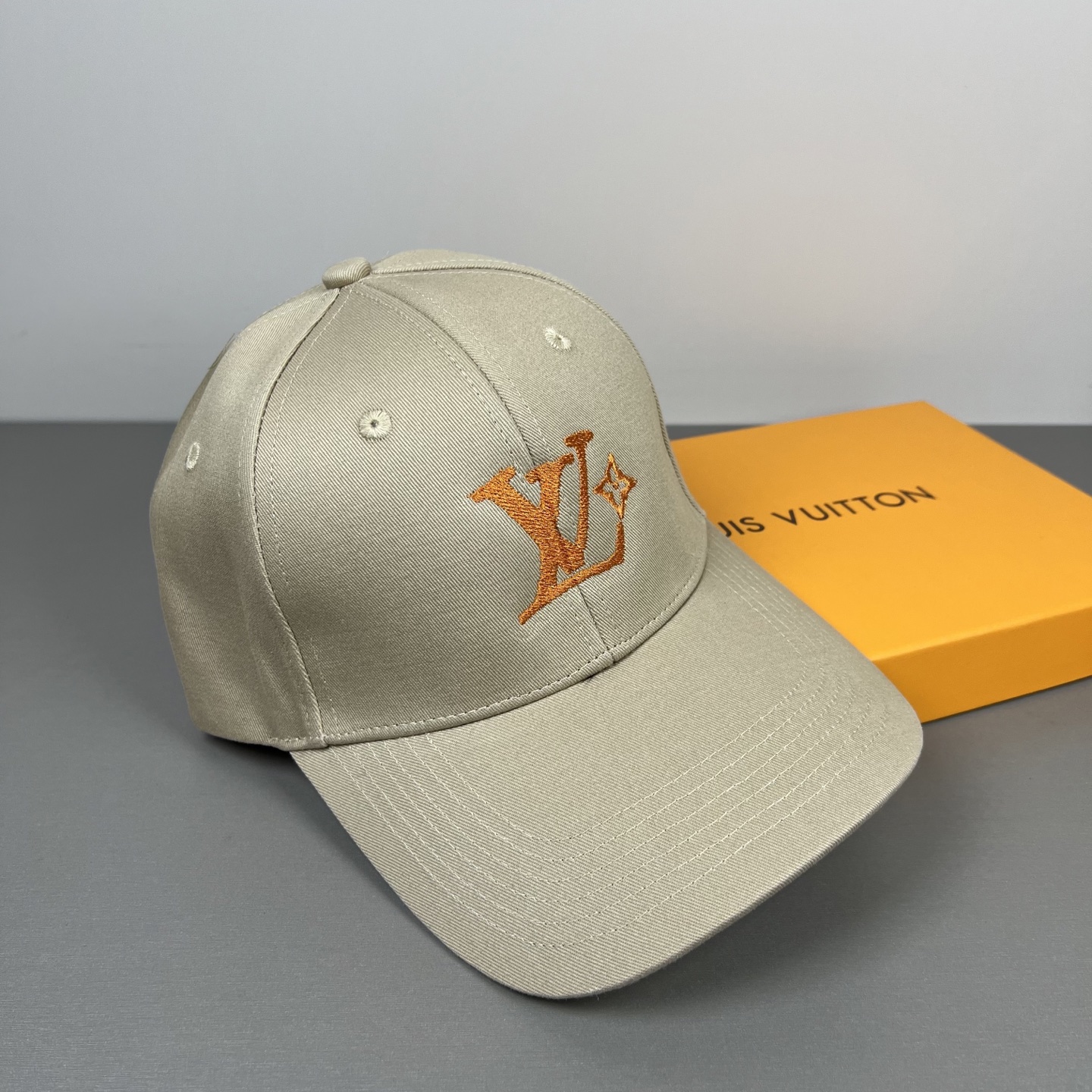 P🧢路易威登lv棒球帽 LouisVuitton😍新款重工打造♥️高端大气，百搭款🤗男女通用！