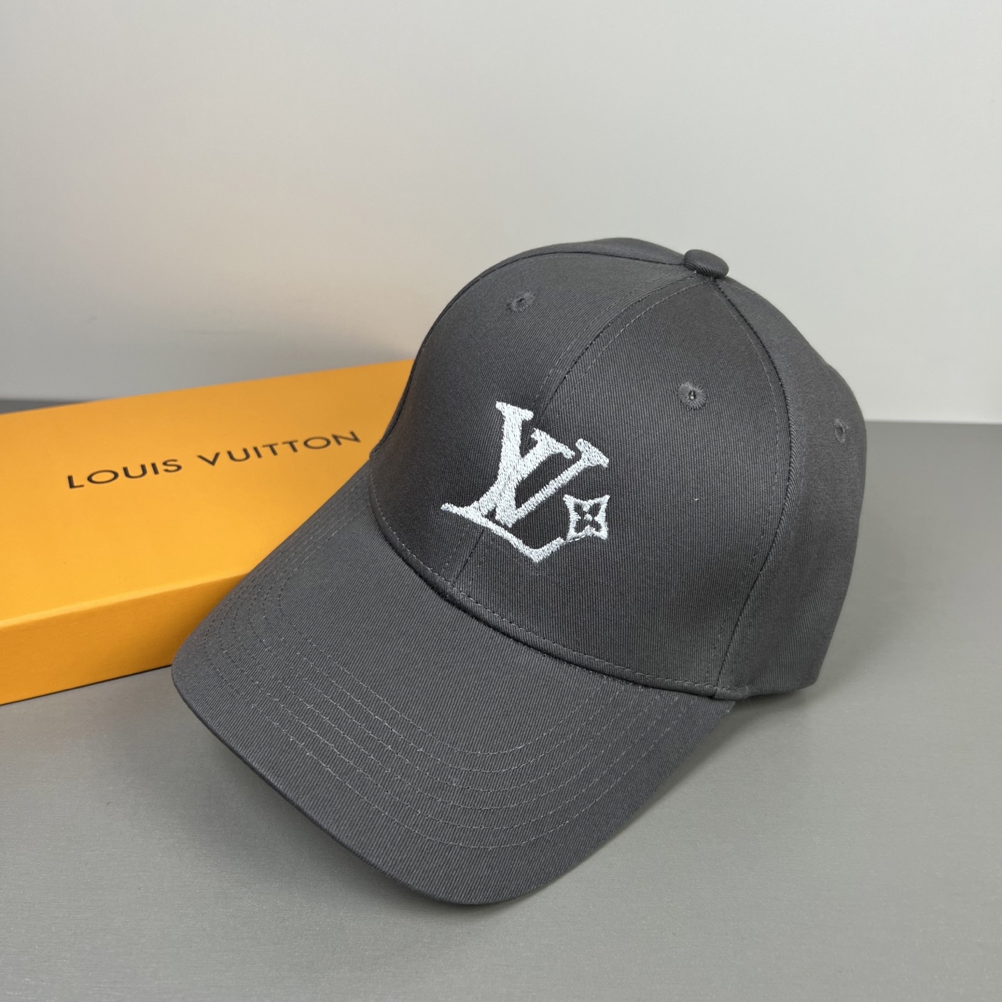P🧢路易威登lv棒球帽 LouisVuitton😍新款重工打造♥️高端大气，百搭款🤗男女通用！