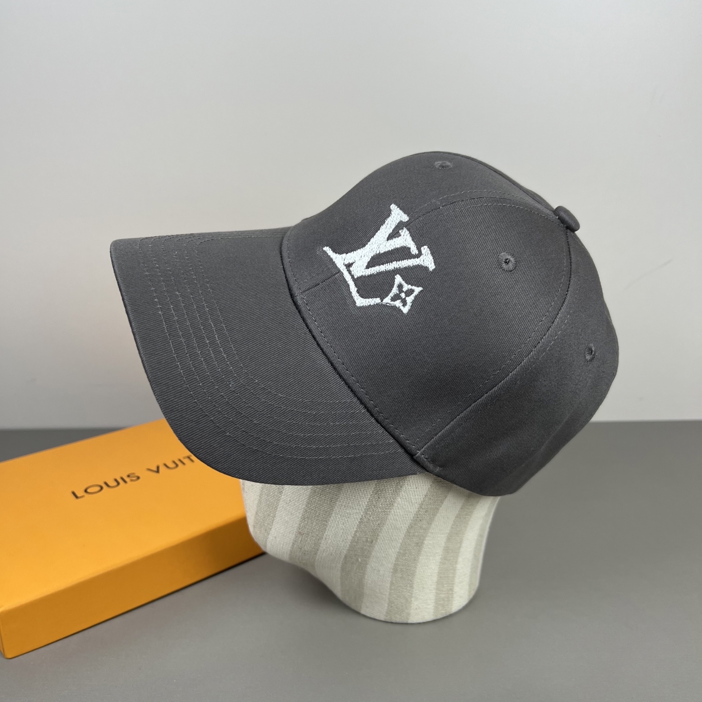 P🧢路易威登lv棒球帽 LouisVuitton😍新款重工打造♥️高端大气，百搭款🤗男女通用！