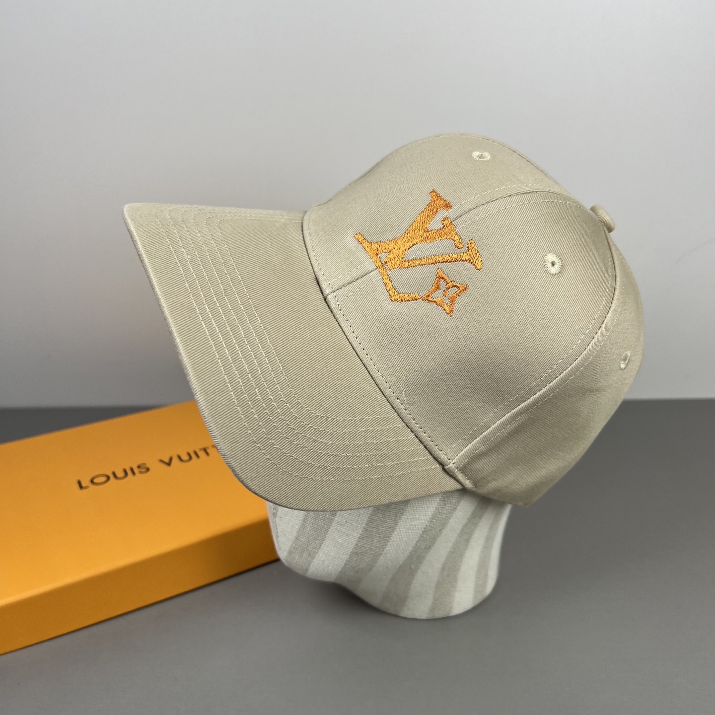 P🧢路易威登lv棒球帽 LouisVuitton😍新款重工打造♥️高端大气，百搭款🤗男女通用！