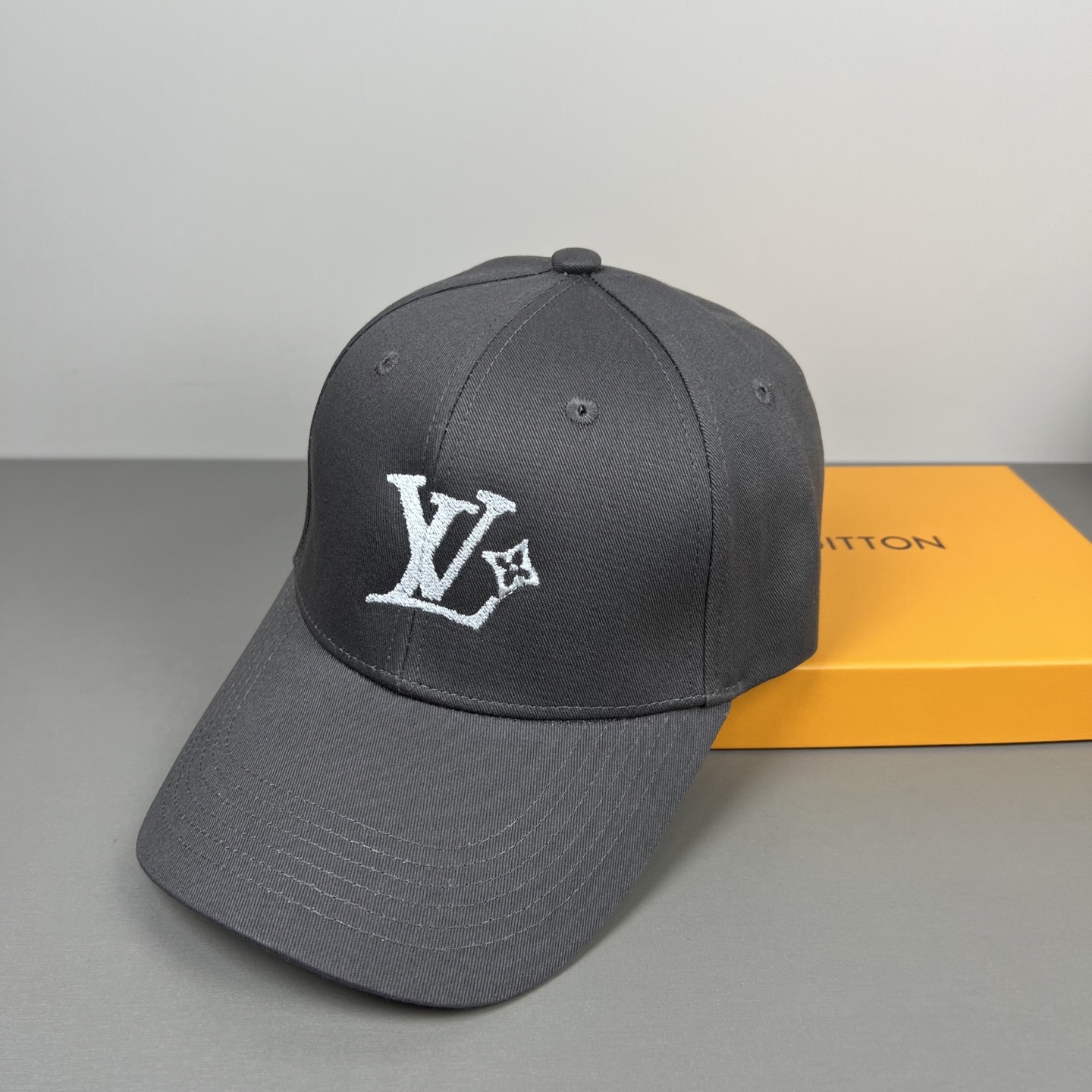 P🧢路易威登lv棒球帽 LouisVuitton😍新款重工打造♥️高端大气，百搭款🤗男女通用！