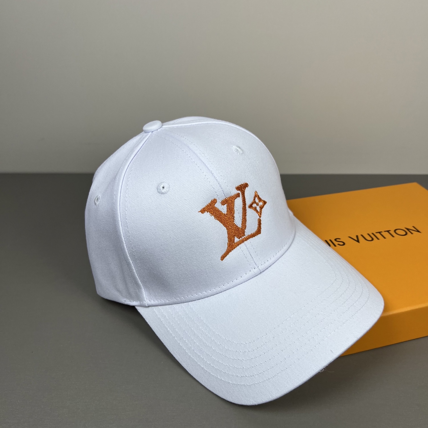 P🧢路易威登lv棒球帽 LouisVuitton😍新款重工打造♥️高端大气，百搭款🤗男女通用！