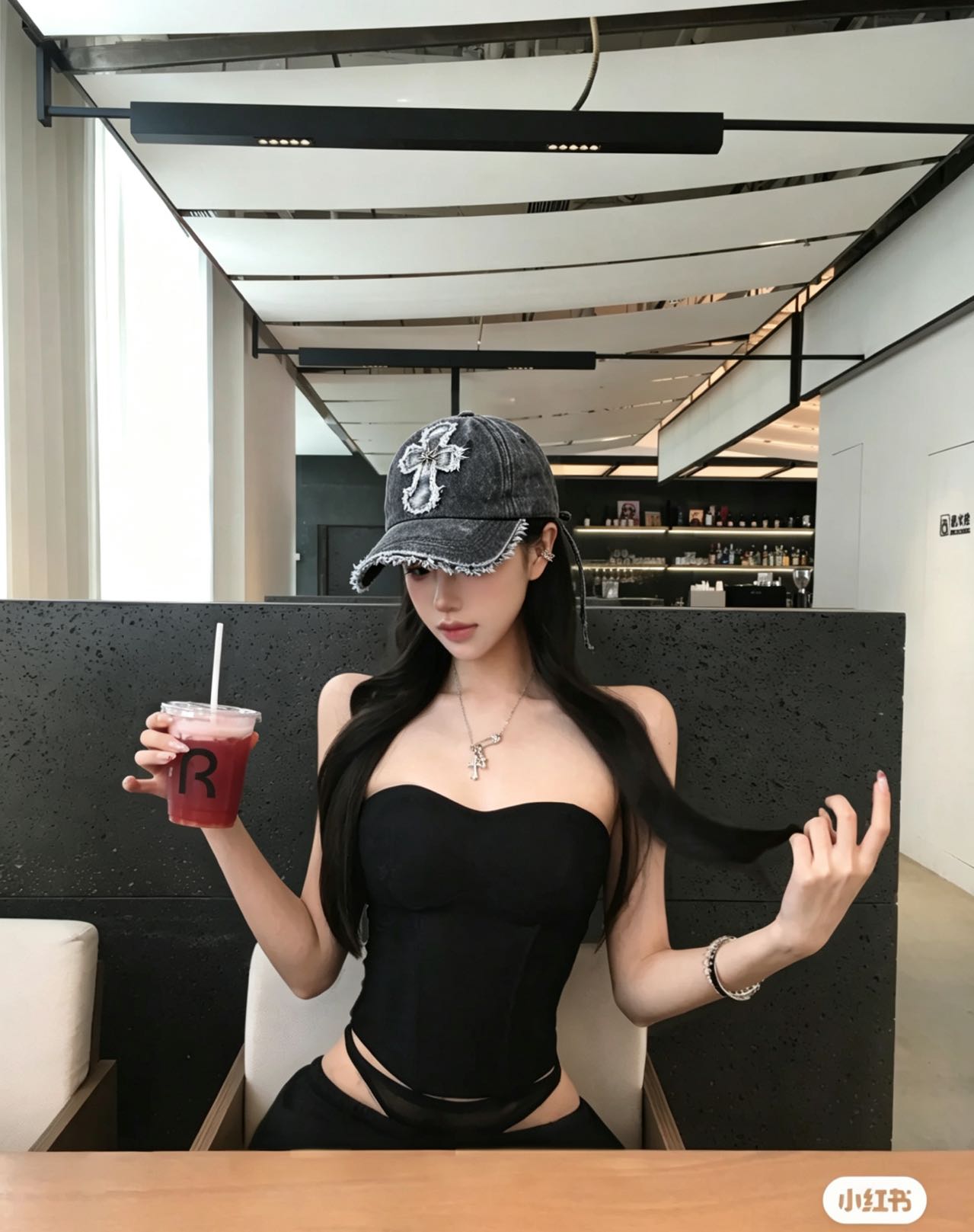 配防尘袋，克罗心最新时尚前卫的休闲设计风格，戴上头就是这样好看看哦，做工精细，男女同款！