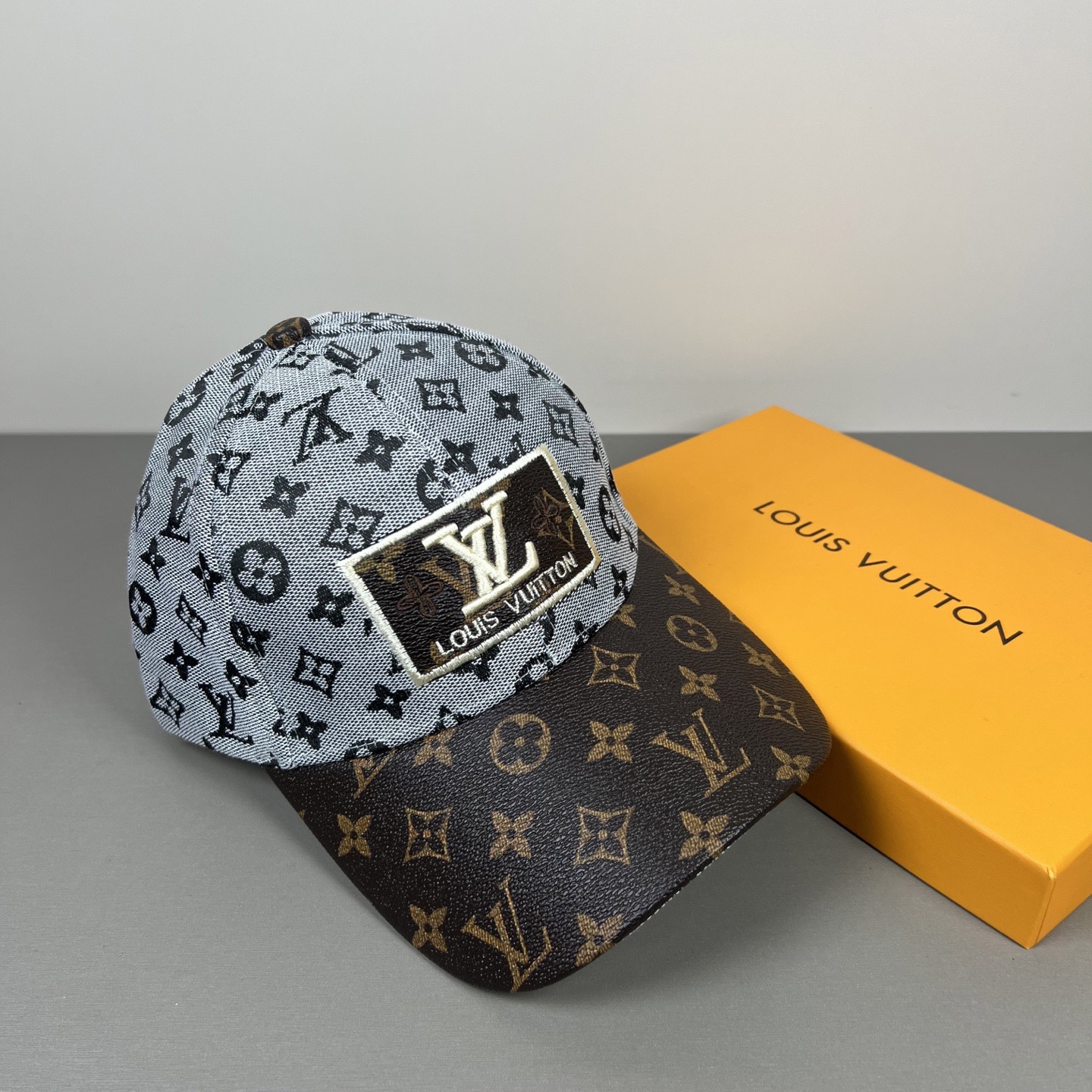 P🧢路易威登lv棒球帽 LouisVuitton😍新款重工打造♥️高端大气，百搭款🤗男女通用！