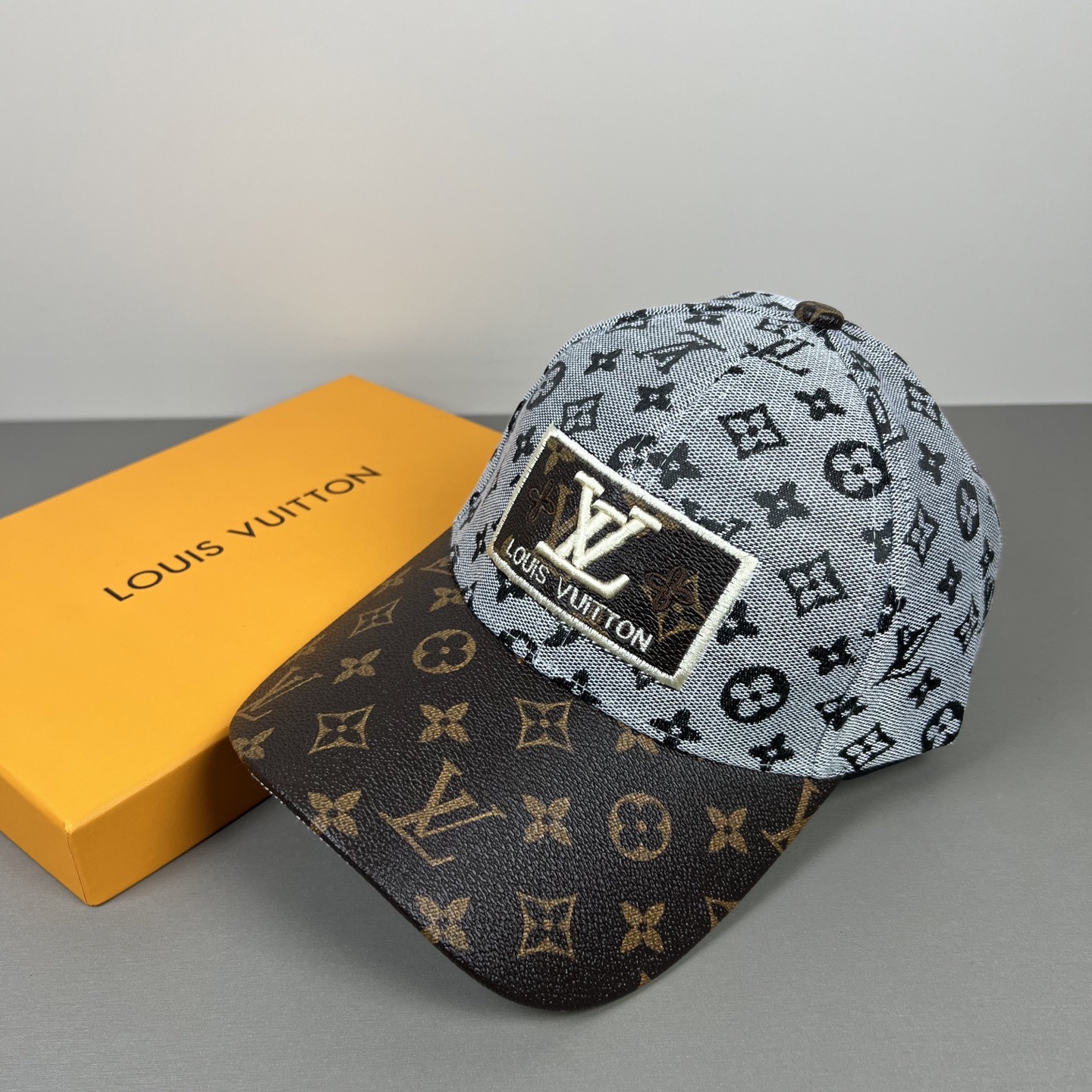 P🧢路易威登lv棒球帽 LouisVuitton😍新款重工打造♥️高端大气，百搭款🤗男女通用！