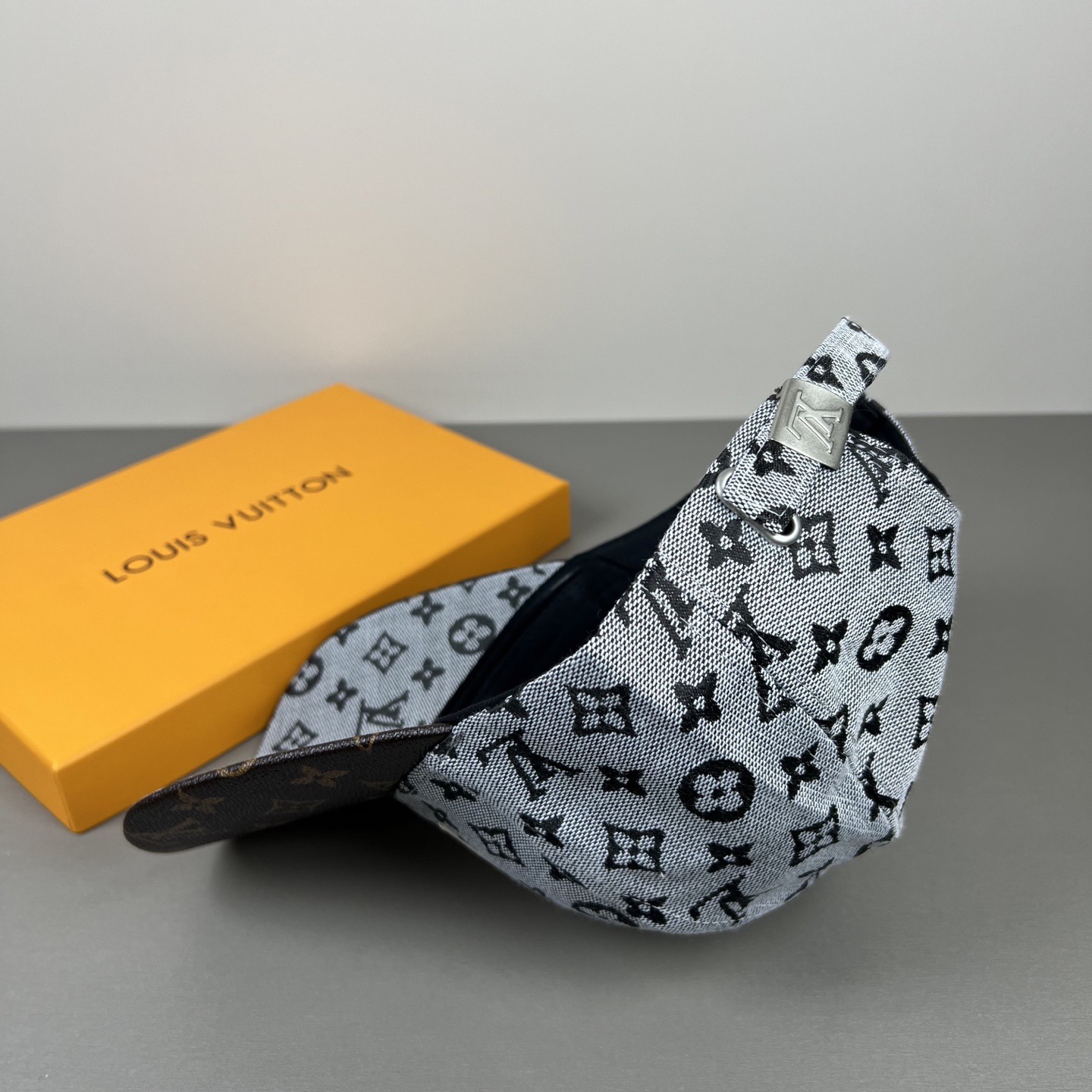 P🧢路易威登lv棒球帽 LouisVuitton😍新款重工打造♥️高端大气，百搭款🤗男女通用！