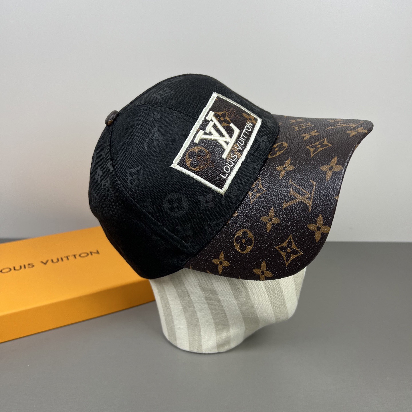 P🧢路易威登lv棒球帽 LouisVuitton😍新款重工打造♥️高端大气，百搭款🤗男女通用！