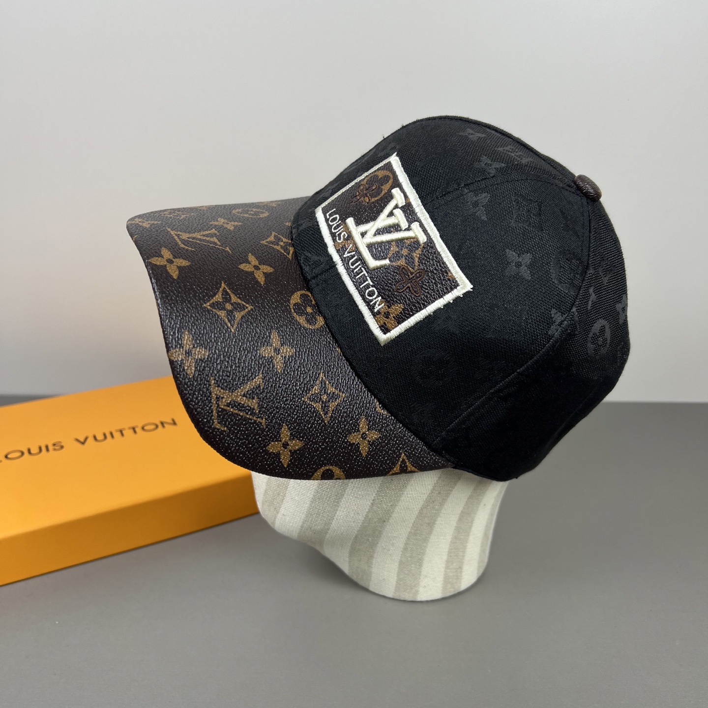 P🧢路易威登lv棒球帽 LouisVuitton😍新款重工打造♥️高端大气，百搭款🤗男女通用！