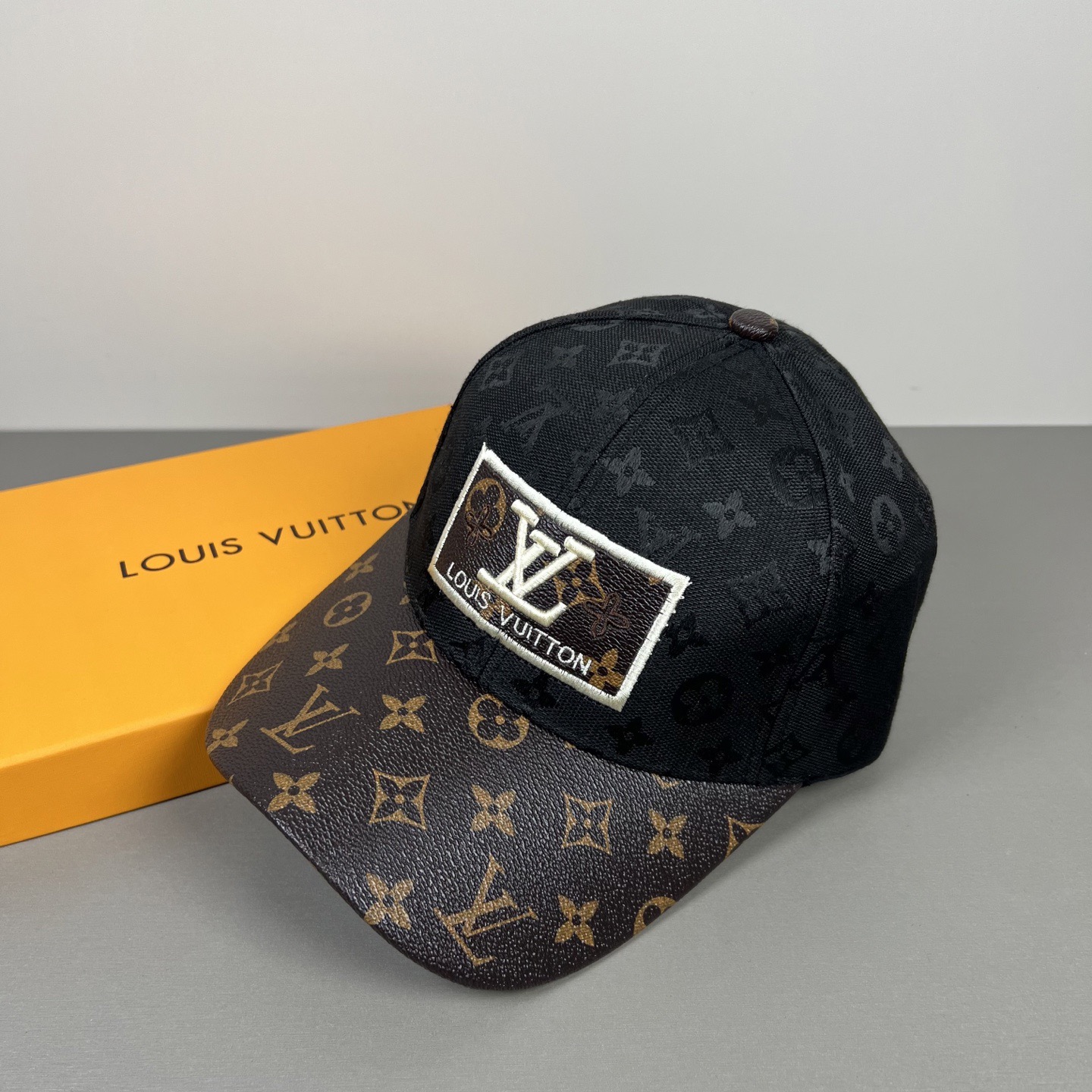 P🧢路易威登lv棒球帽 LouisVuitton😍新款重工打造♥️高端大气，百搭款🤗男女通用！