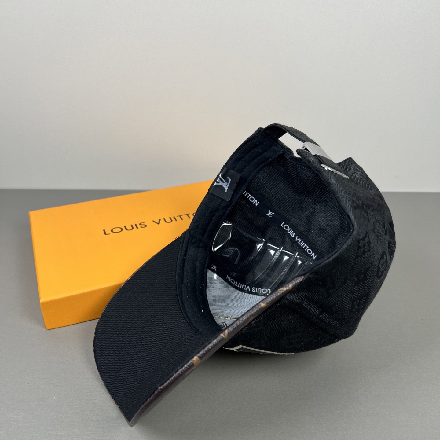 P🧢路易威登lv棒球帽 LouisVuitton😍新款重工打造♥️高端大气，百搭款🤗男女通用！