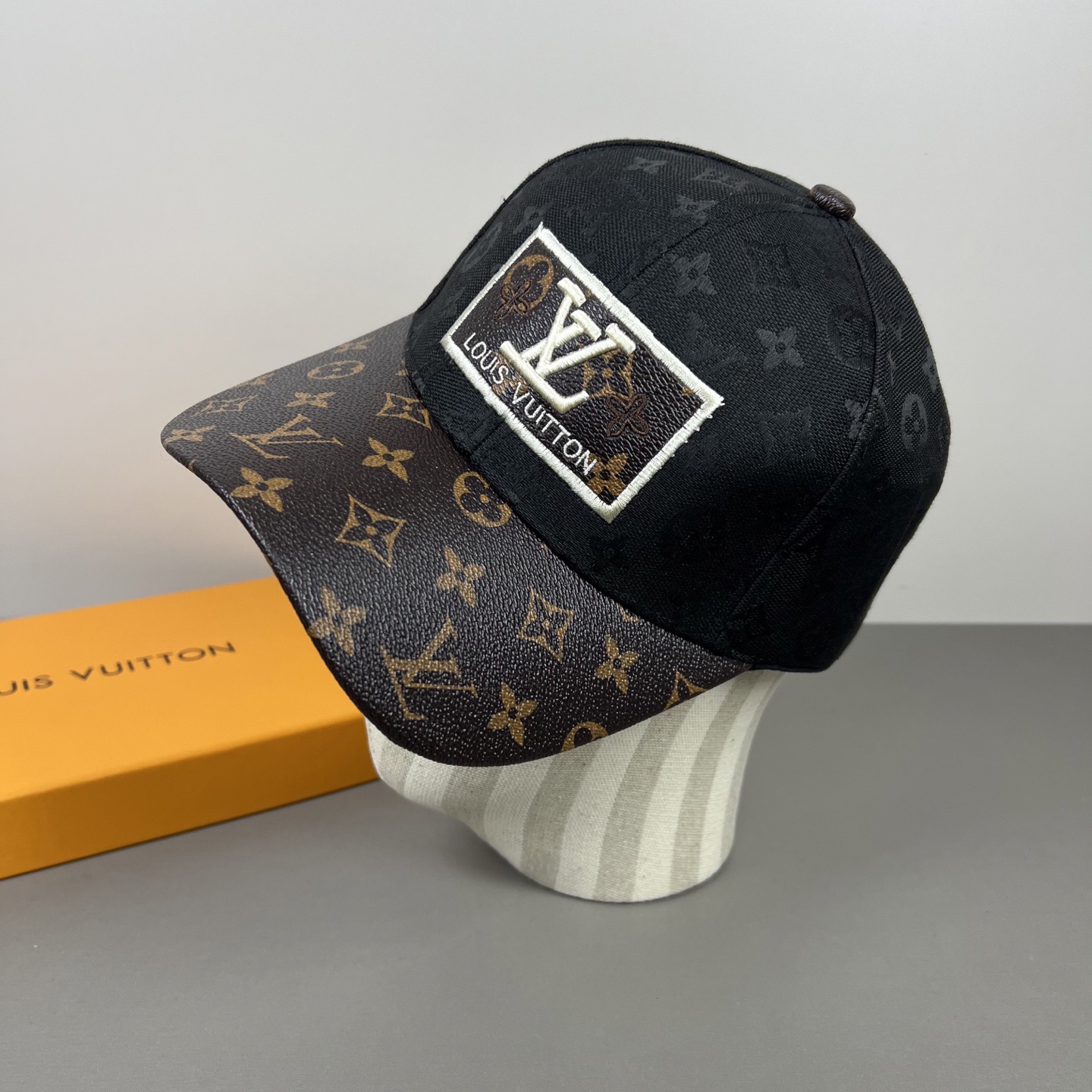 P🧢路易威登lv棒球帽 LouisVuitton😍新款重工打造♥️高端大气，百搭款🤗男女通用！
