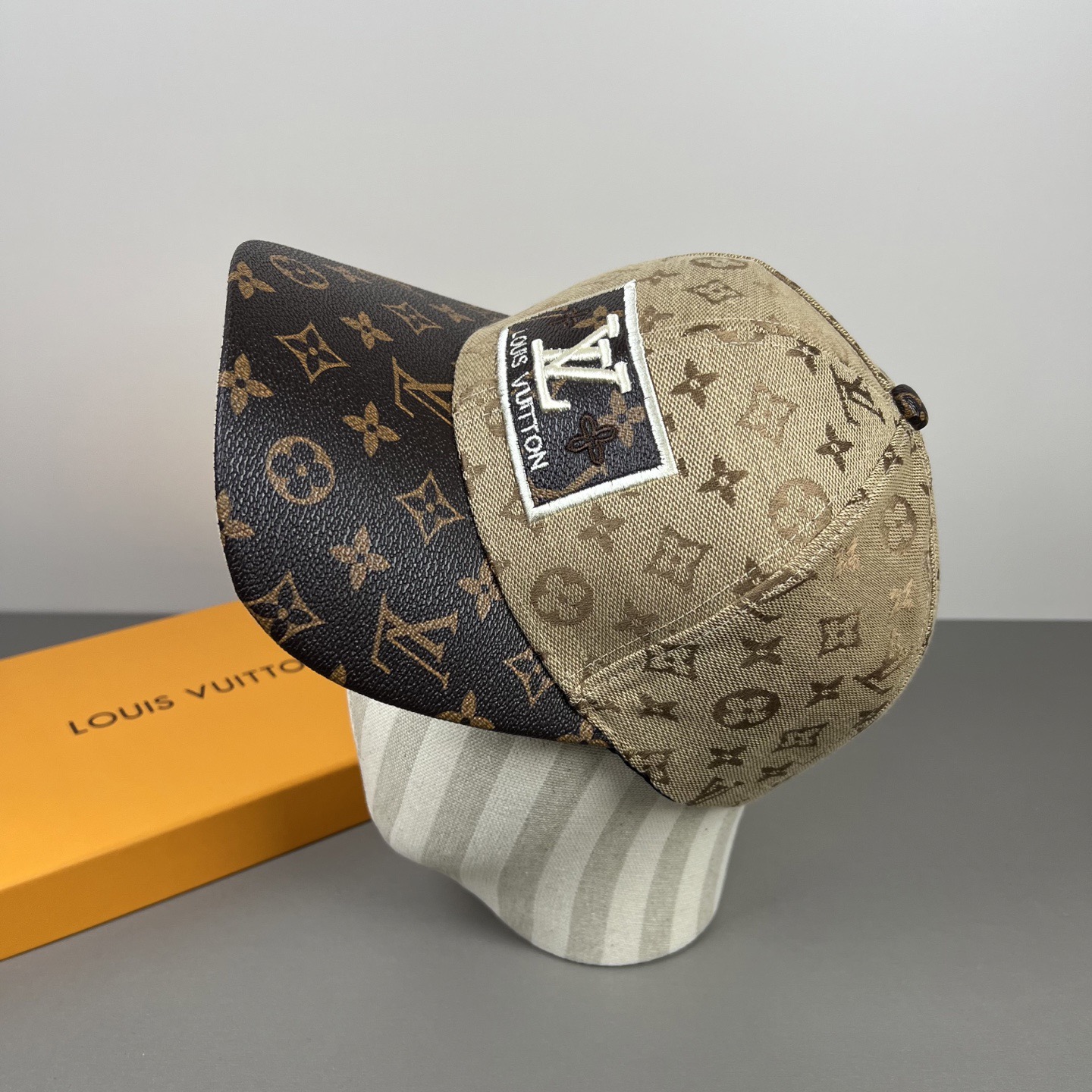 P🧢路易威登lv棒球帽 LouisVuitton😍新款重工打造♥️高端大气，百搭款🤗男女通用！