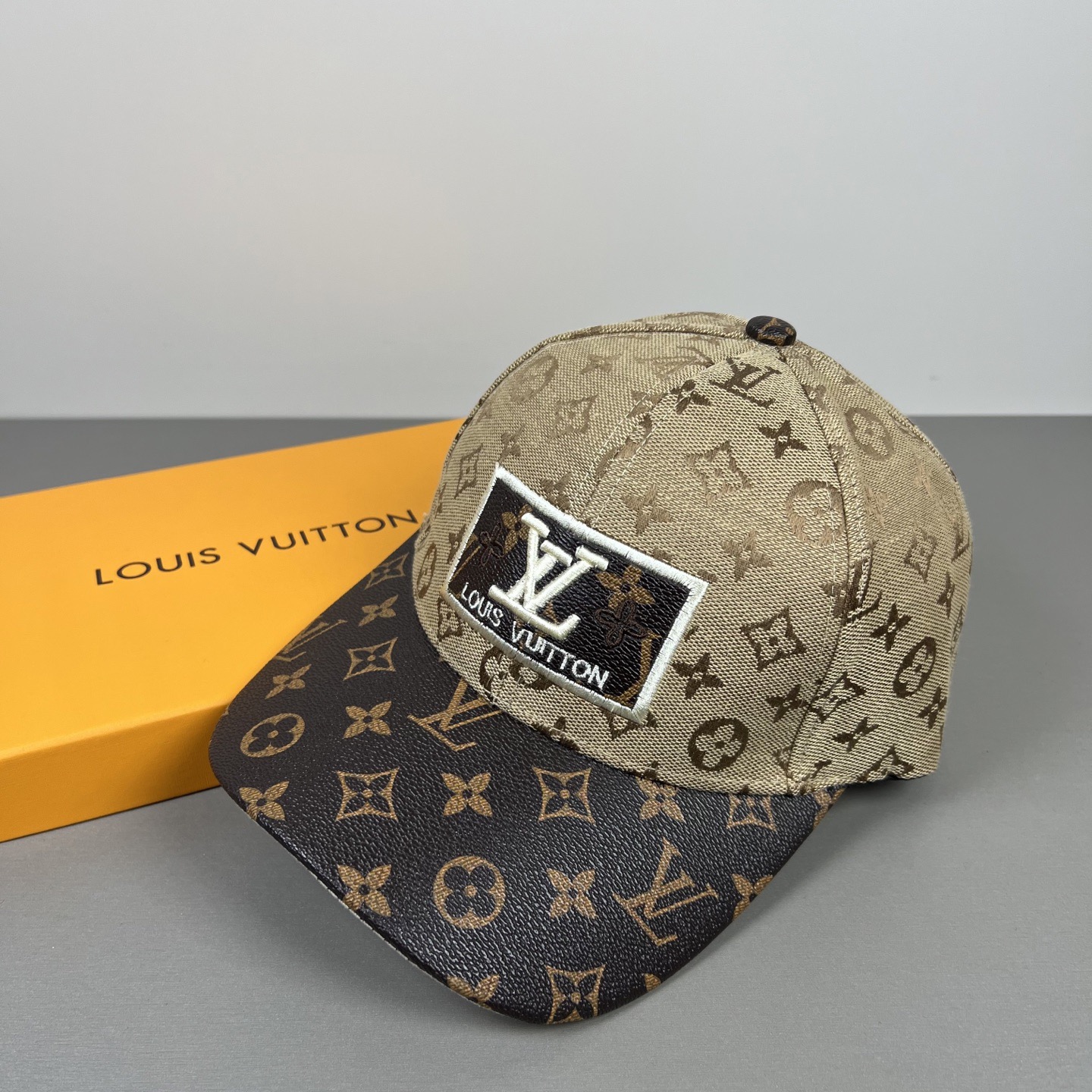 P🧢路易威登lv棒球帽 LouisVuitton😍新款重工打造♥️高端大气，百搭款🤗男女通用！